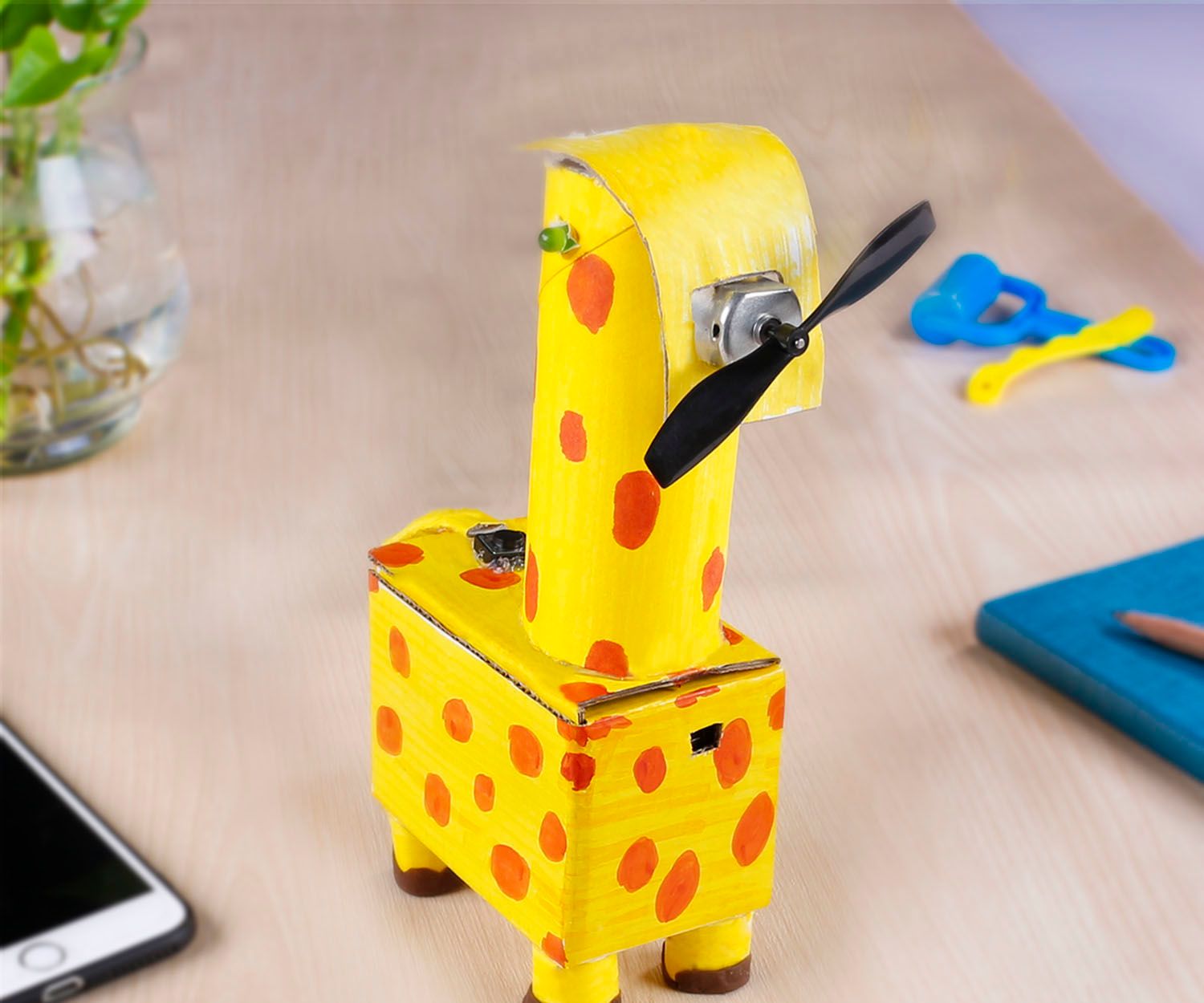 Giraffe-Shaped Temperature-Controlled &amp; Multi-level Desk Fan With Nano