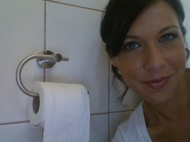 How to change an empty roll of toilet paper