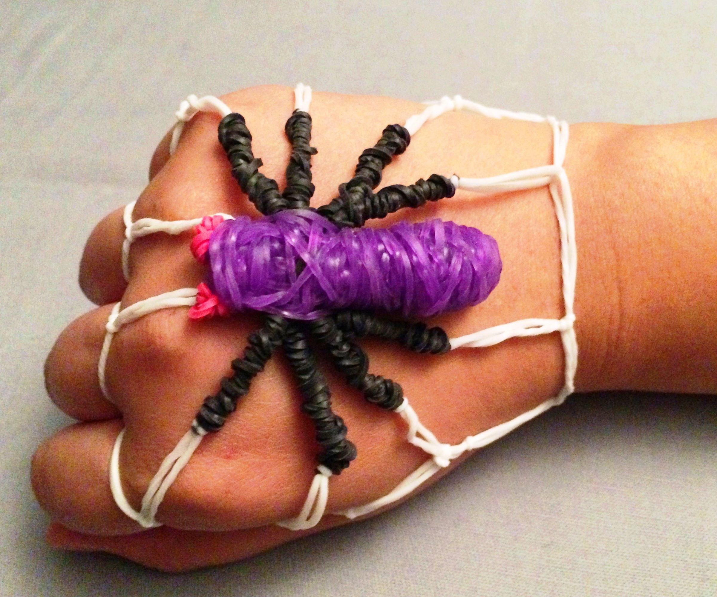 Spider Rubber Band Bracelet: No Rainbow Loom Needed