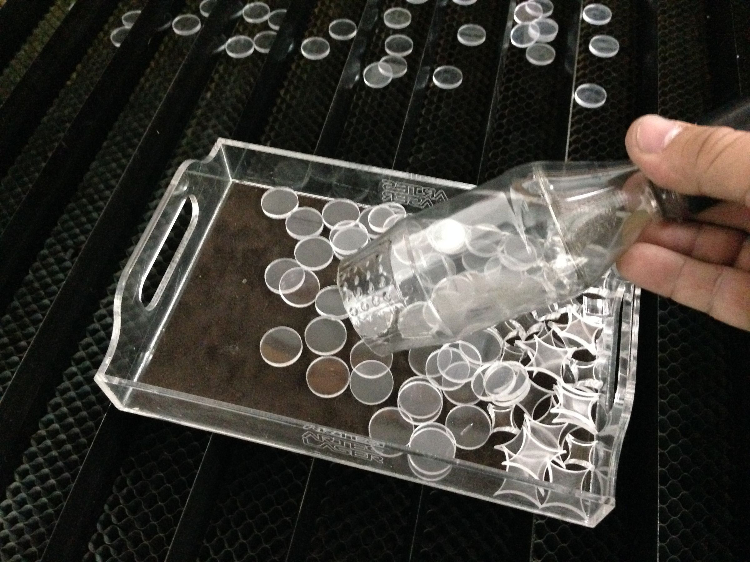 Recolector De Piezas Con Una Aspiradora / Vacuum Collector
