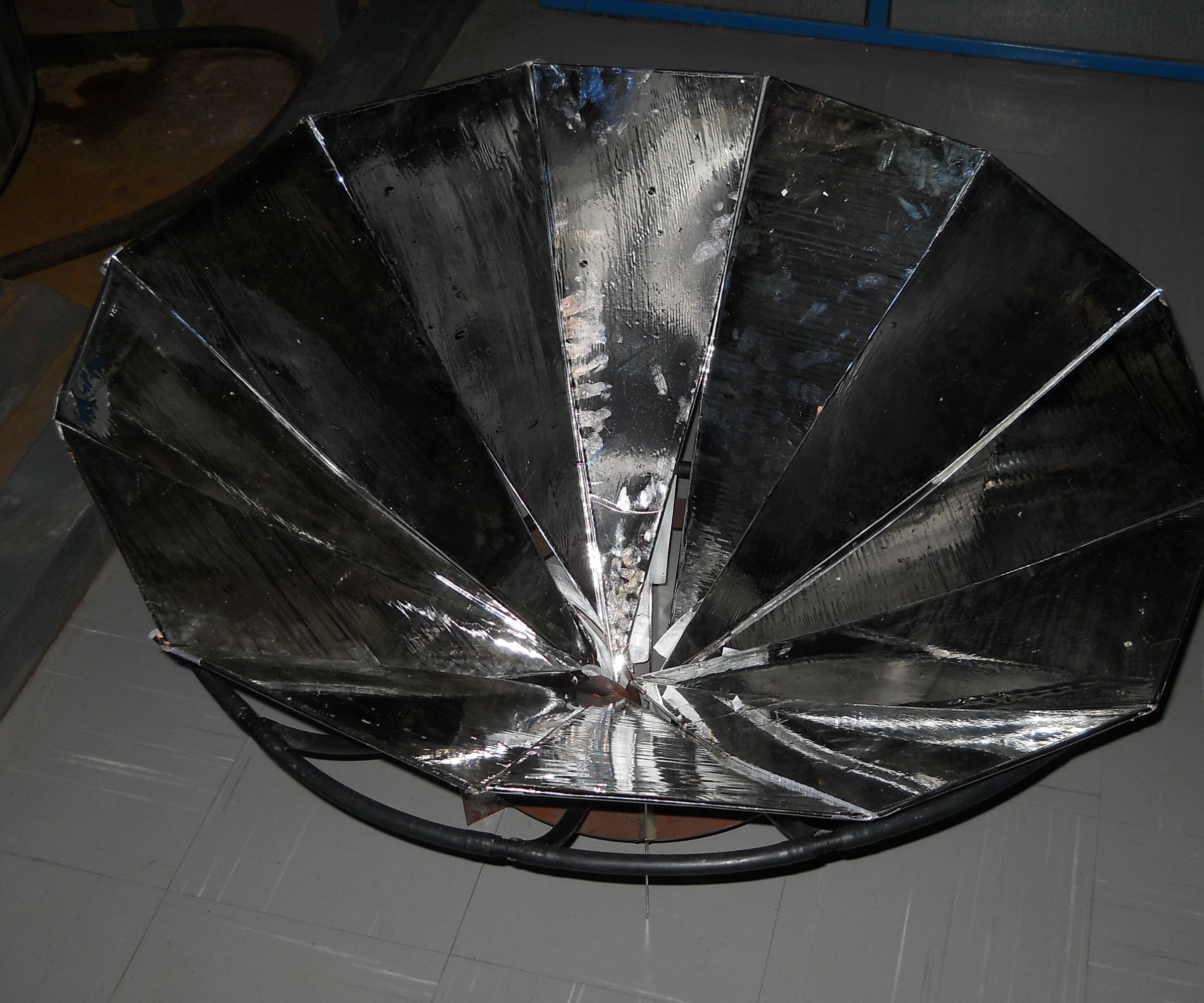 Compound parabolic petal solar cooker