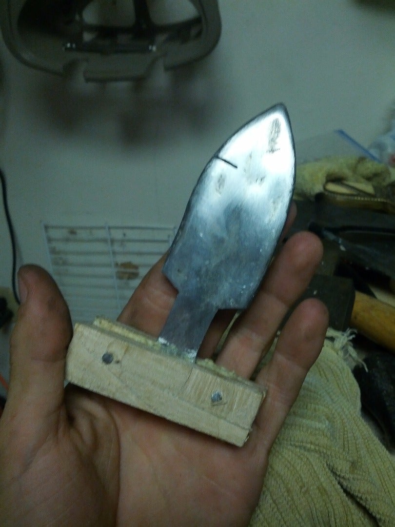 Adding a Handle to Your Knife: Sanding Handle