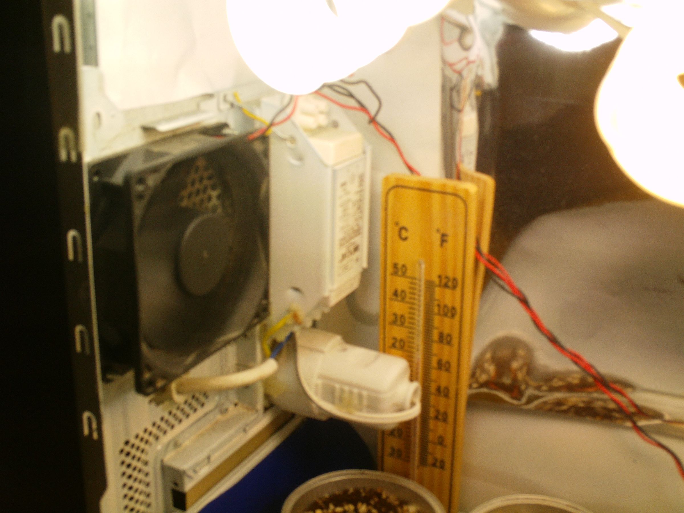 Transforming an Old PC Box Into a Mini-indoor Grow System. Transformar ...