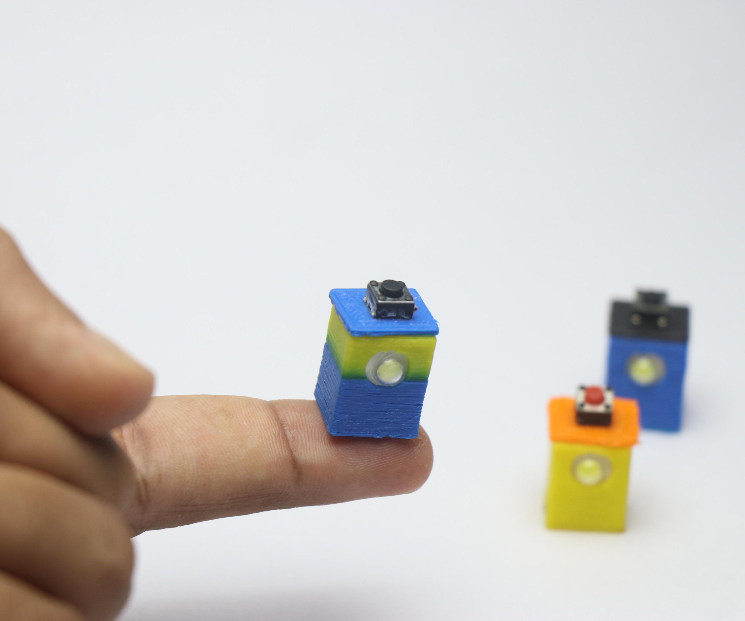 DIY 3D Printed Mini Flashlight With Wireless Charging