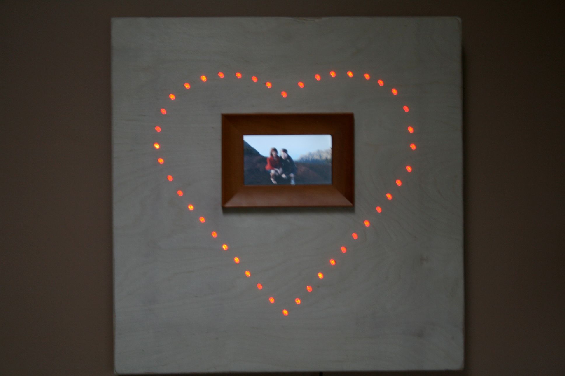 Make a Hi Tech Picture Frame for Cheap