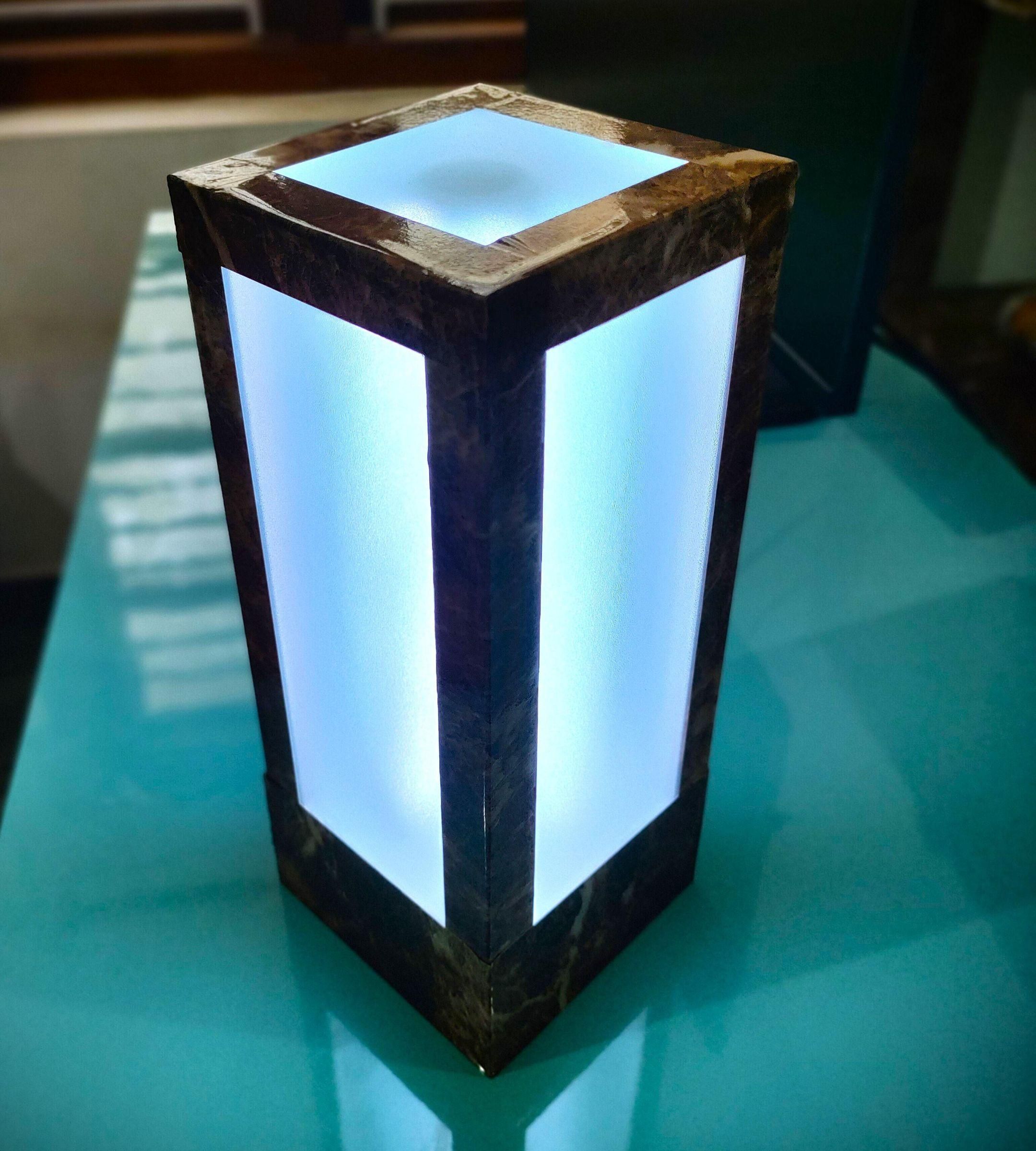Chameleon Lamp: the Color Stealing Lamp