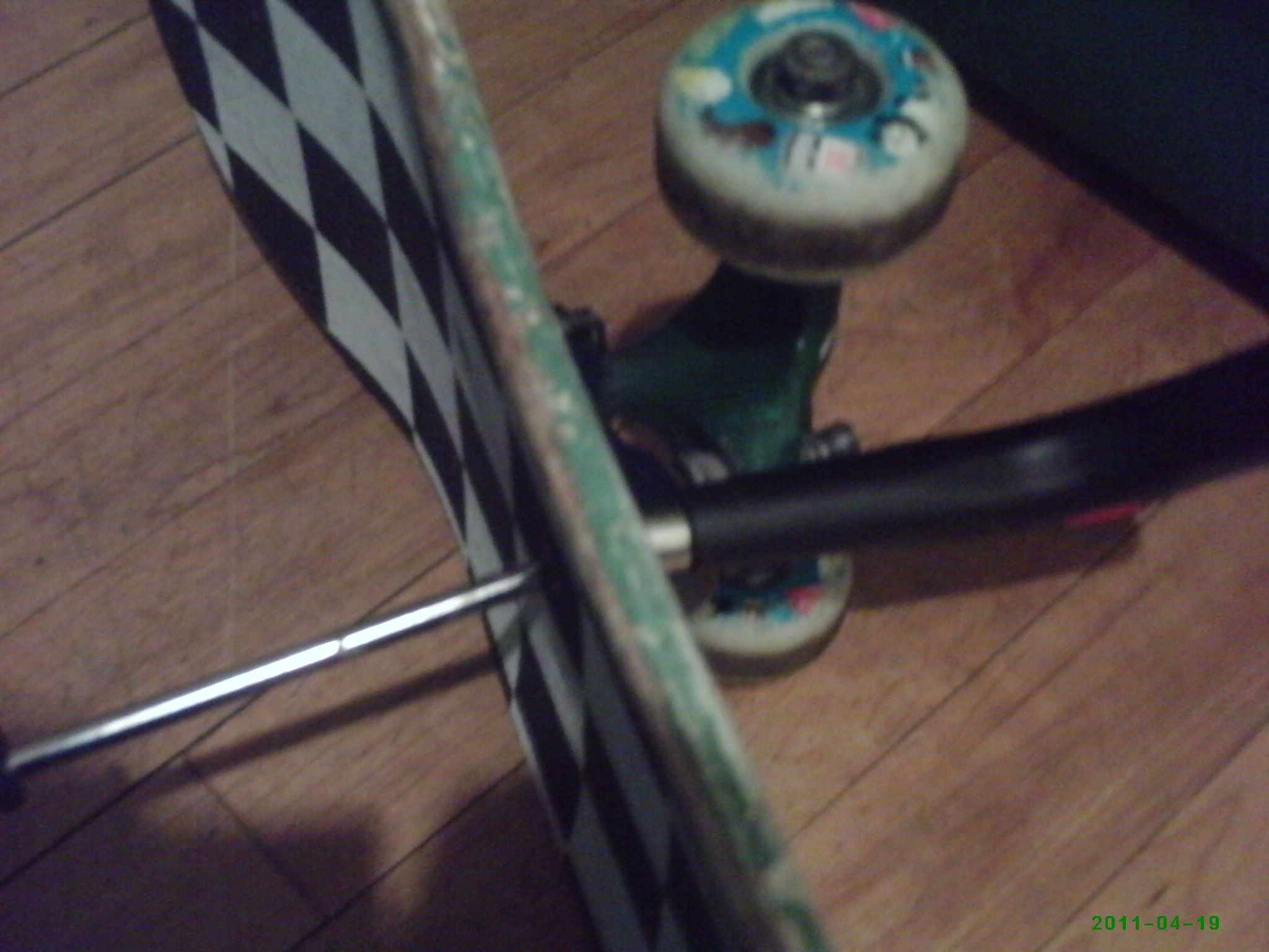 How to Lube Your Bearings and Put Risers on a Skateboard!!! 11 Steps