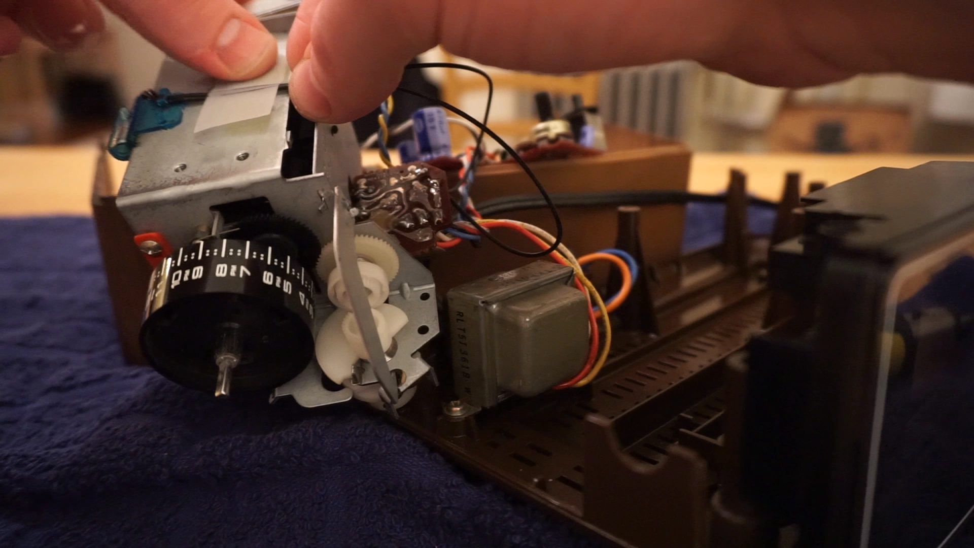 Flip Clock Repair (Panasonic RC6030) 6 Steps (with Pictures
