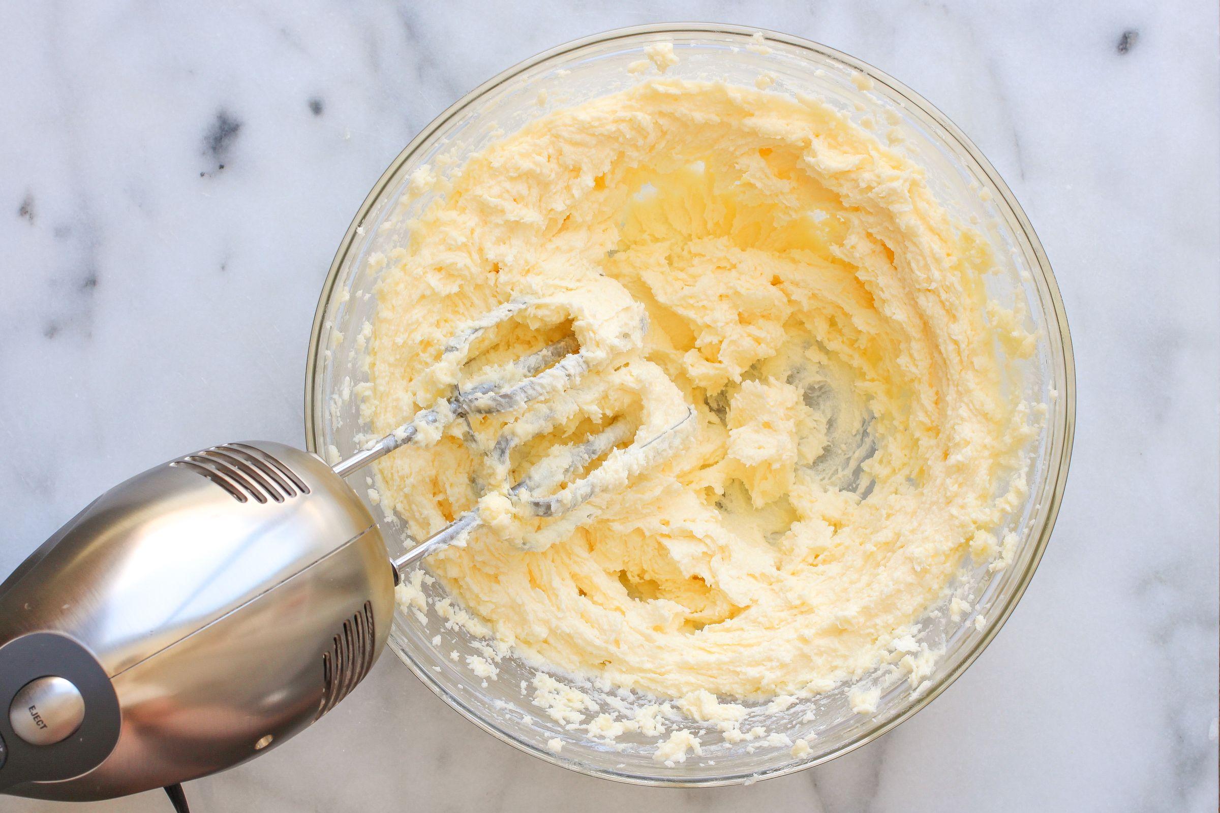 How to Cream Butter and Sugar (by Hand or With a Mixer) (with Pictures