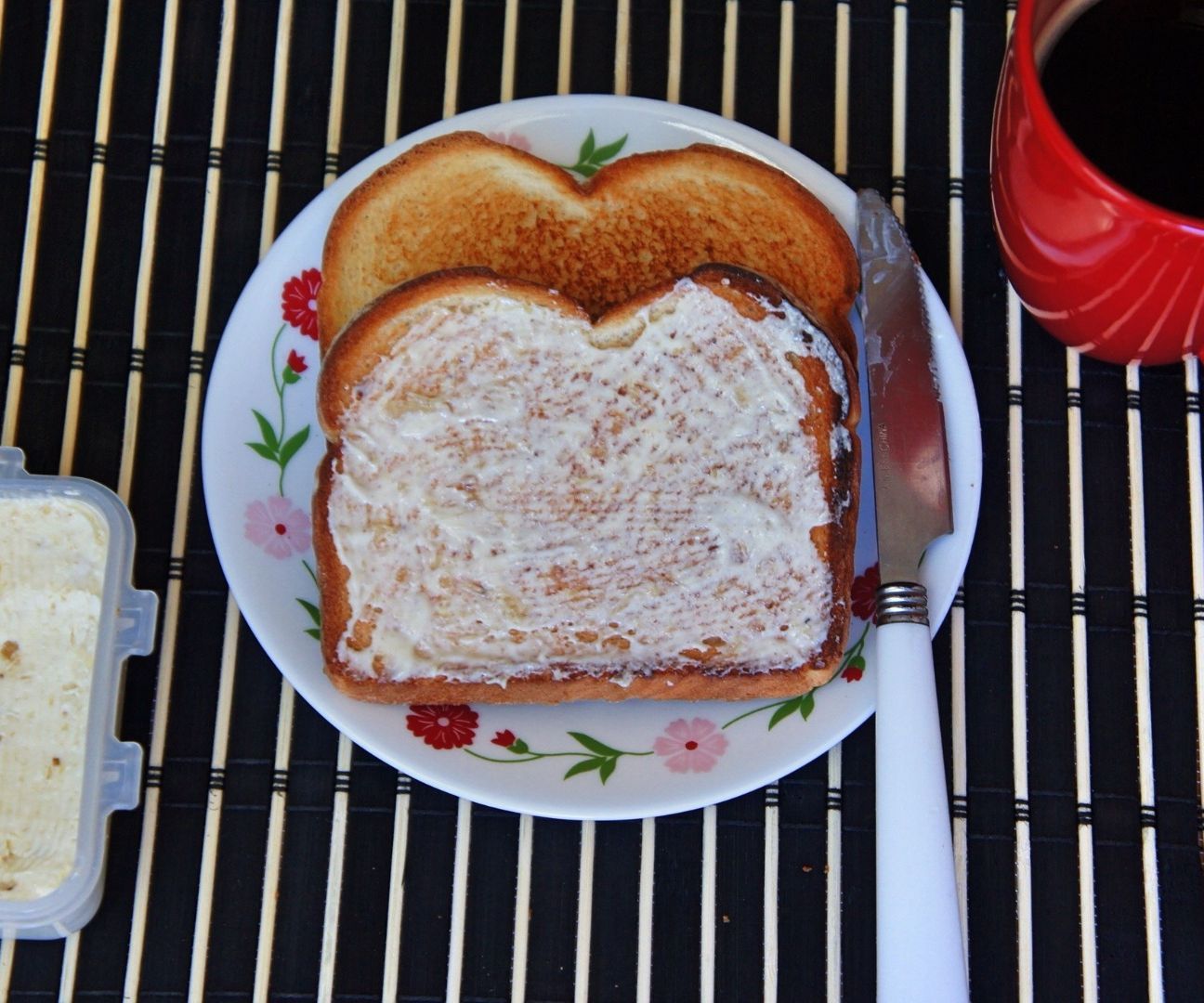 Roasted Garlic Olive Oil Spread