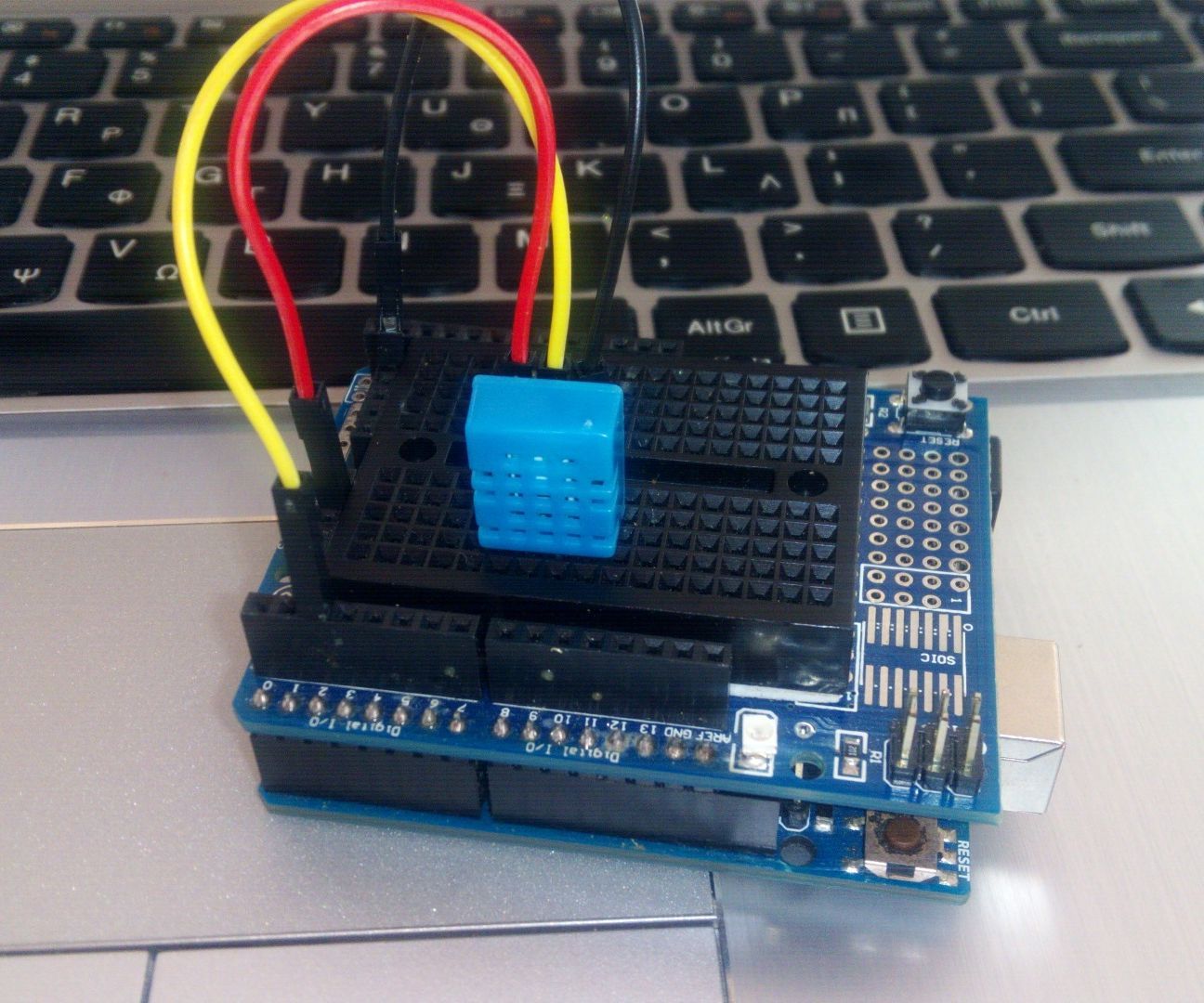 How to Use the DHT-11 Sensor- Arduino Tutorial
