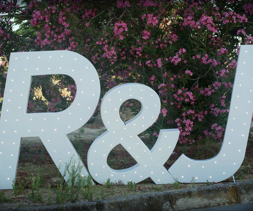  Iluminated Huge Wooden Letters With "just Married Detector"