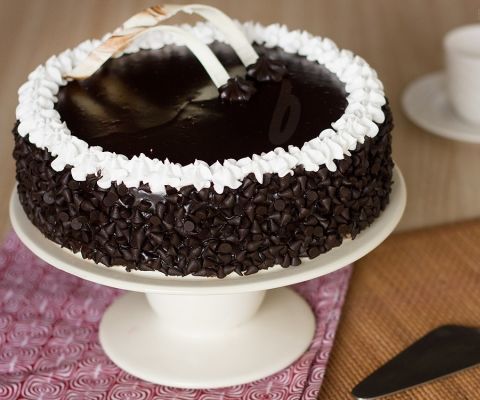 Bake the Delicious Choco Chip Cake