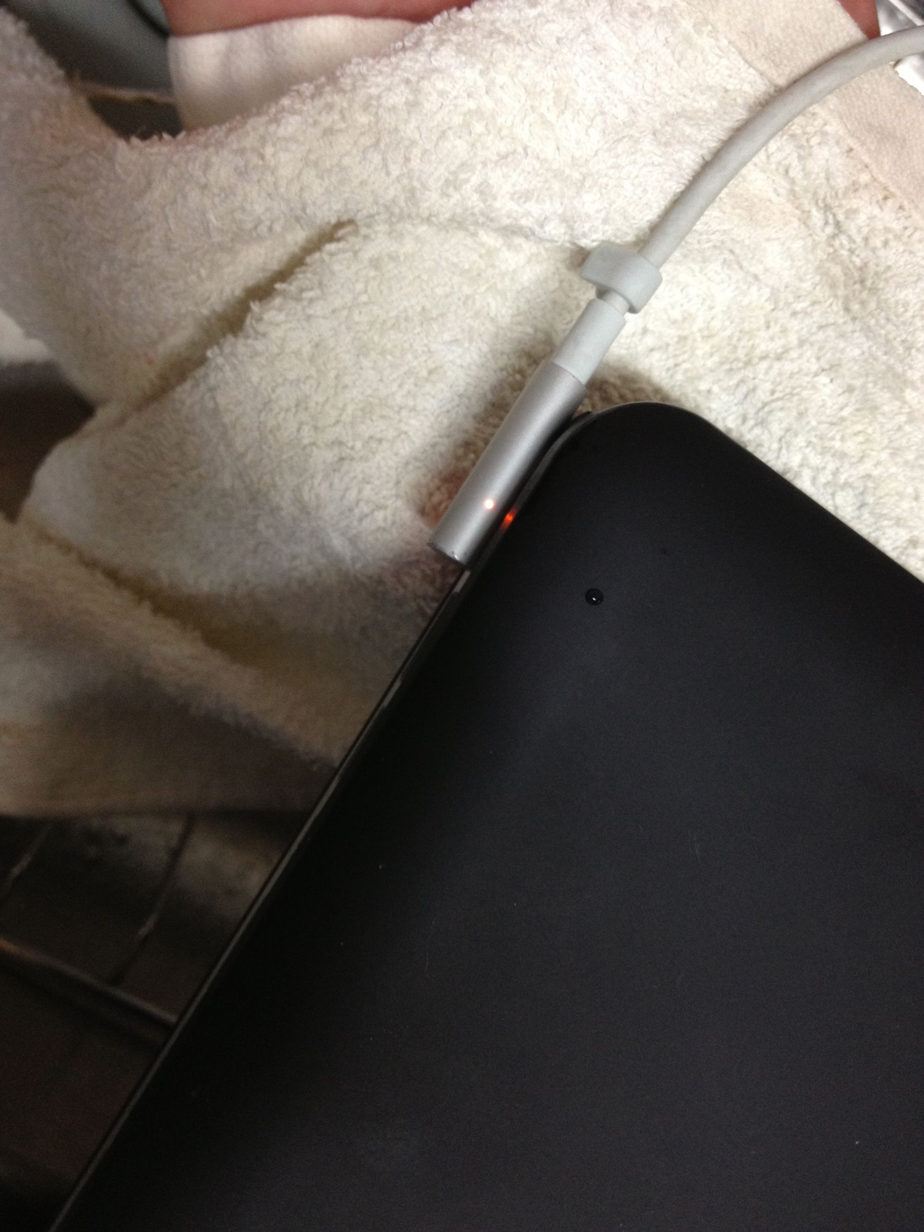 Emergency-Charge Your Mac in Asia Without an AC Adapter