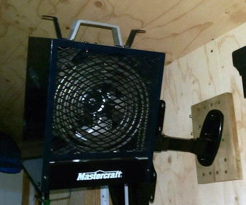 Installing a heater on a VESA compatible articulated LCD screen support