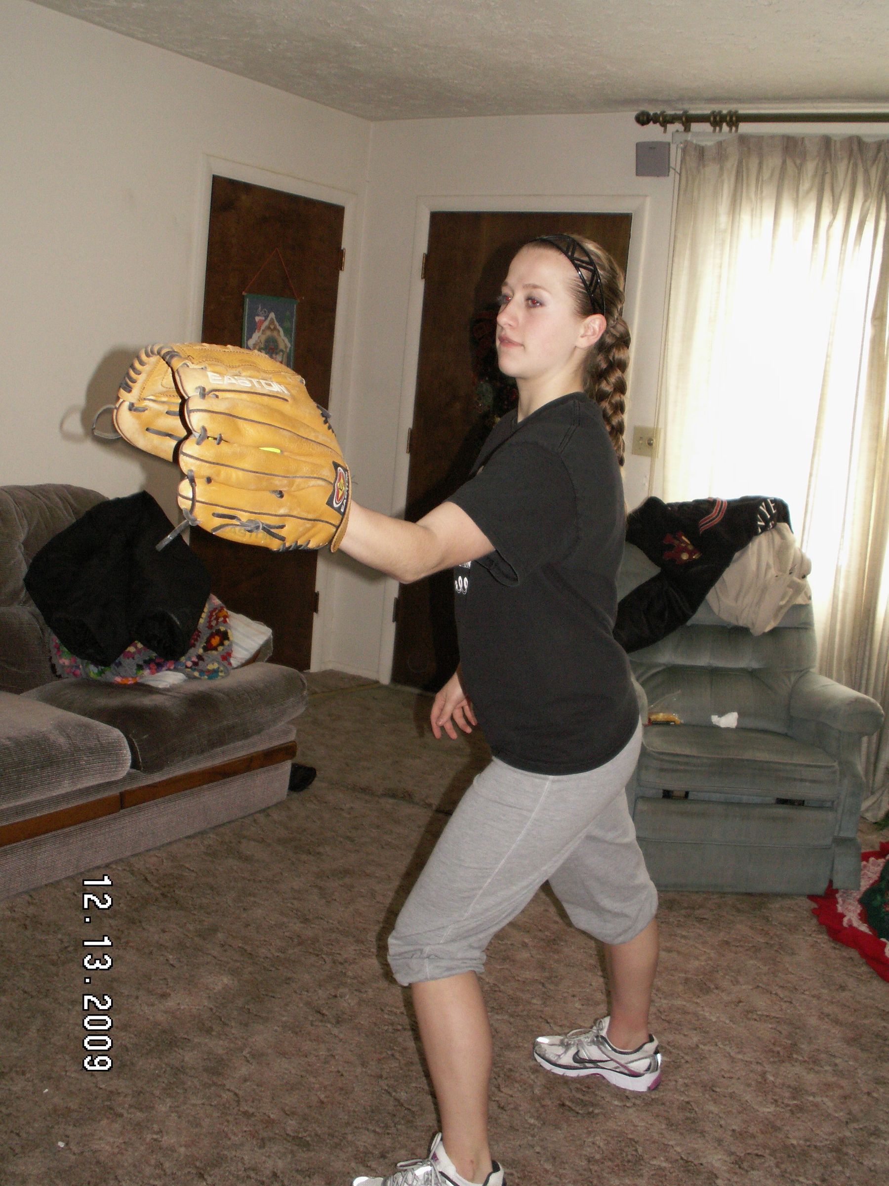 How to Throw and Catch a Softball 12 Steps (with Pictures