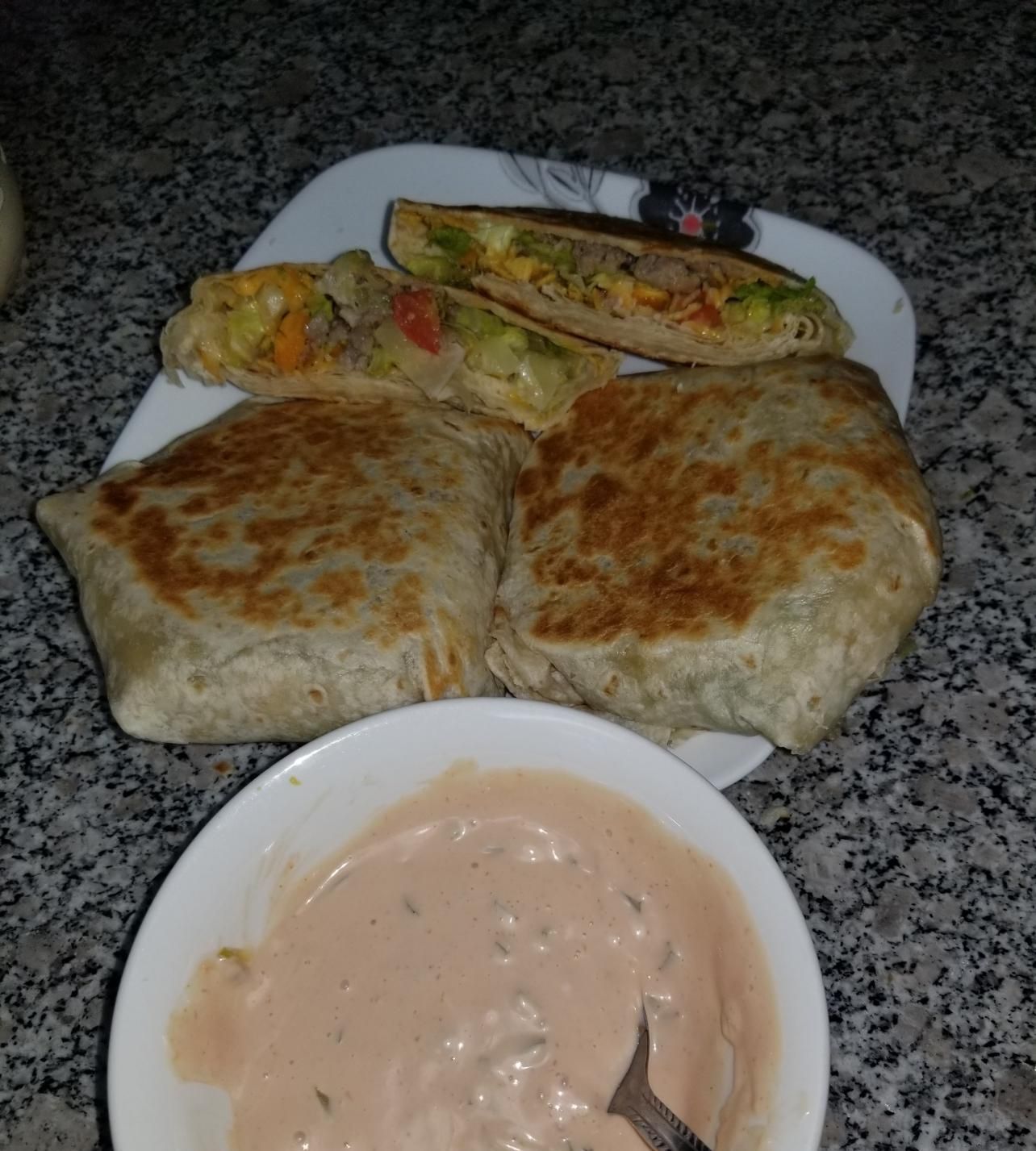 Curger Brunch-wrap With a Side of Sauce