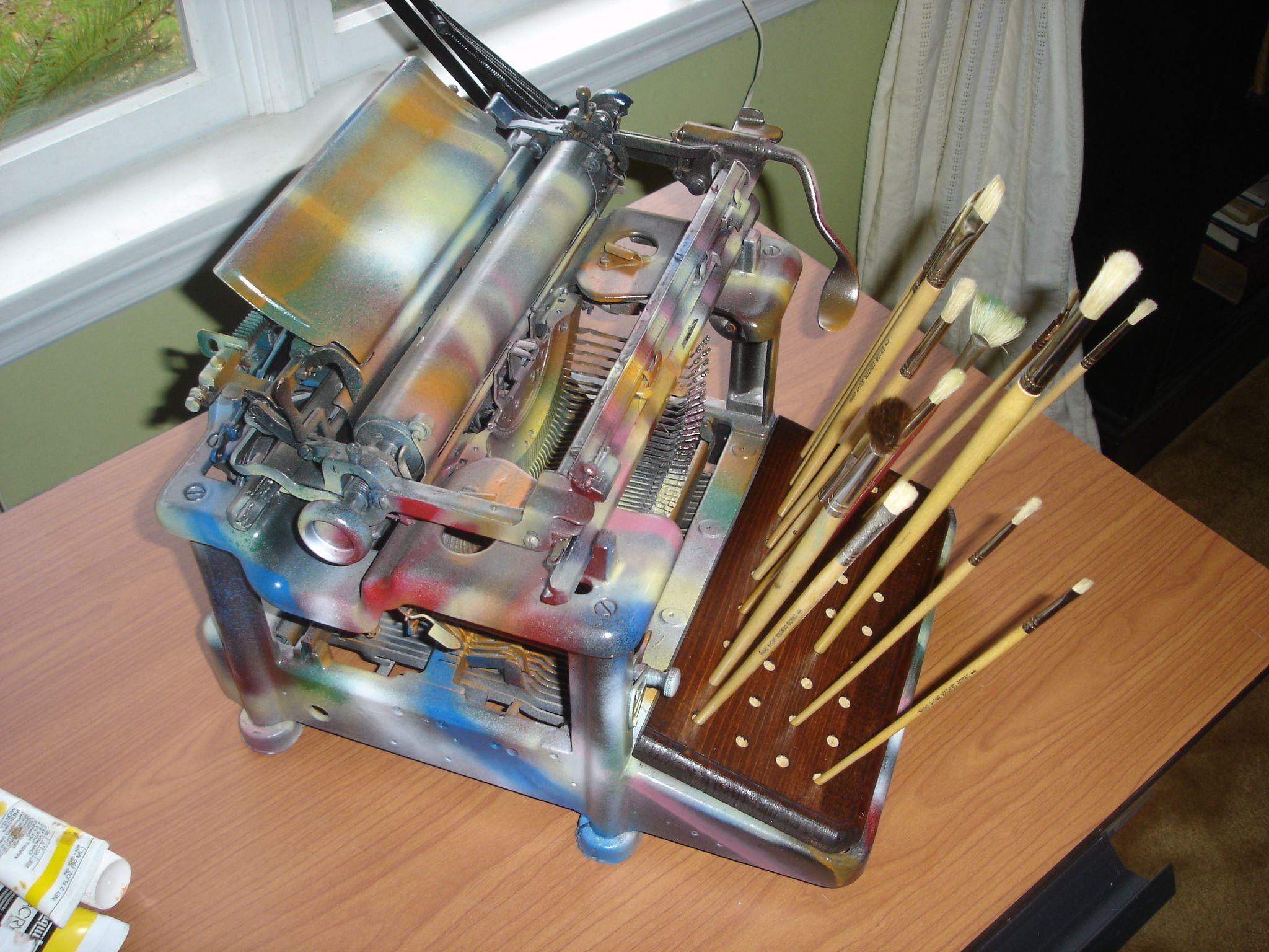 Old Typewriter Recycled to Become Paint Brush Holder