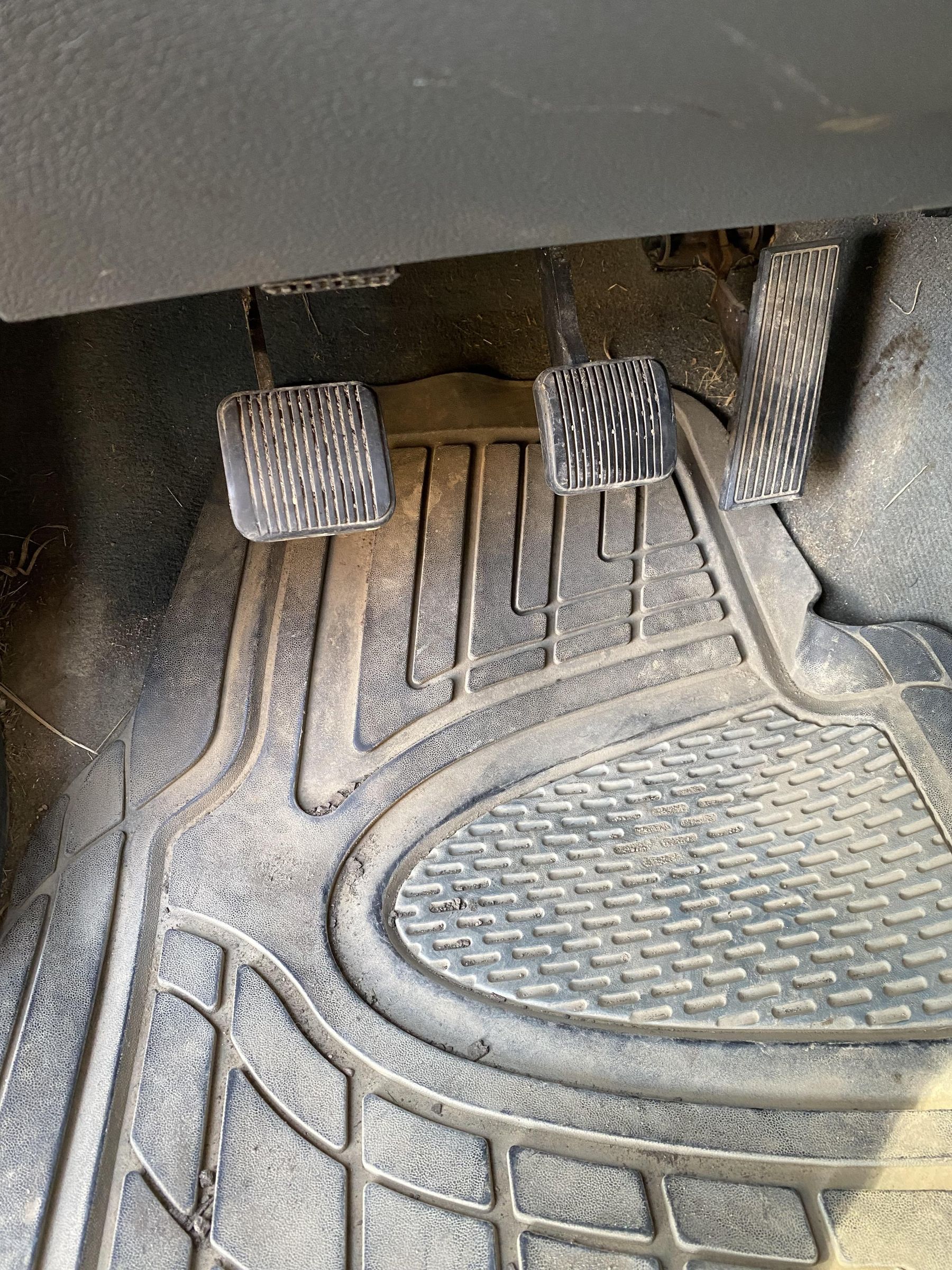 How to Shift a Manual Transmission With and Without the Clutch 3