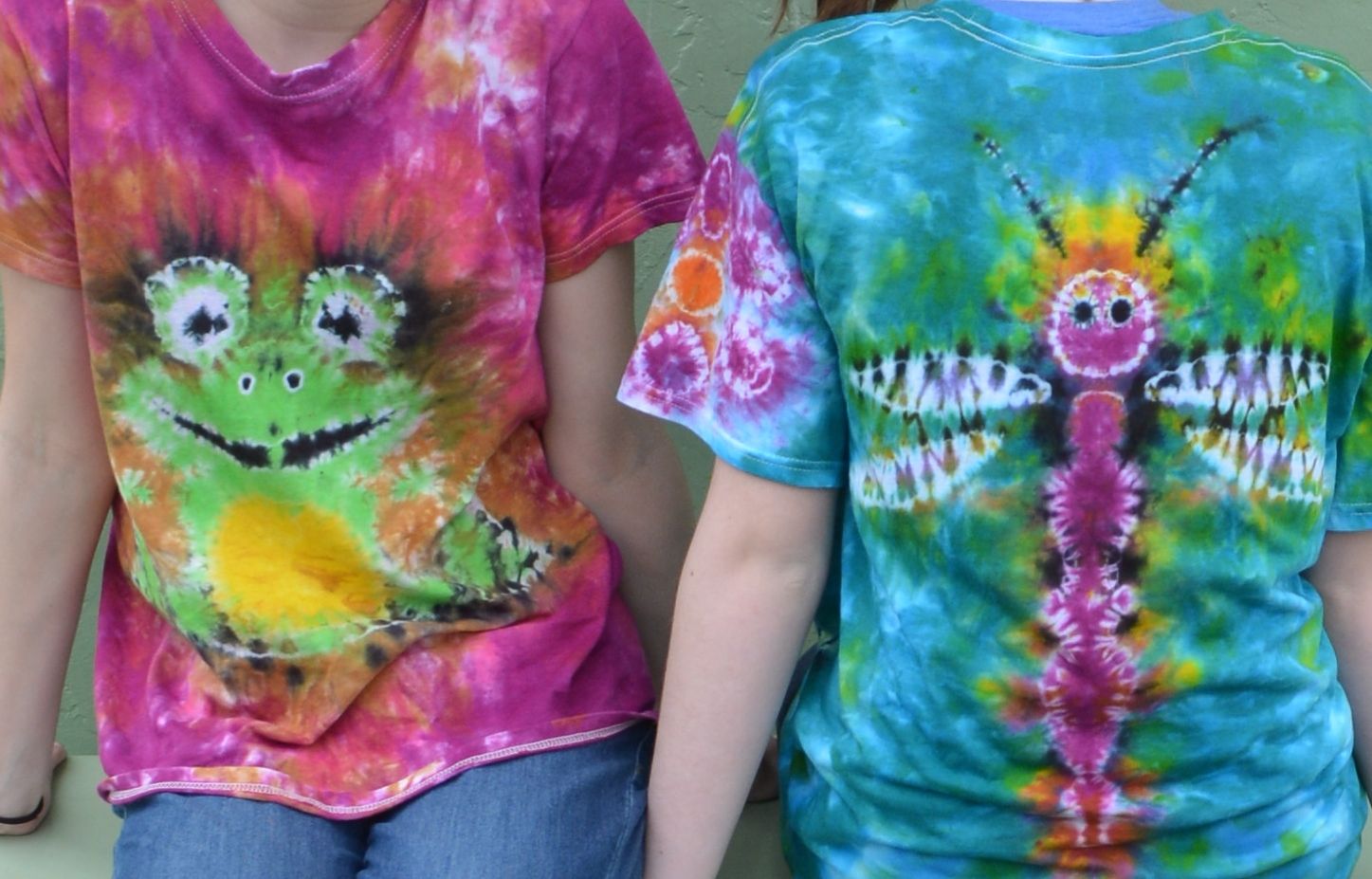 Double Sided Tie Dye: Frog & Dragonfly : 5 Steps - Instructables