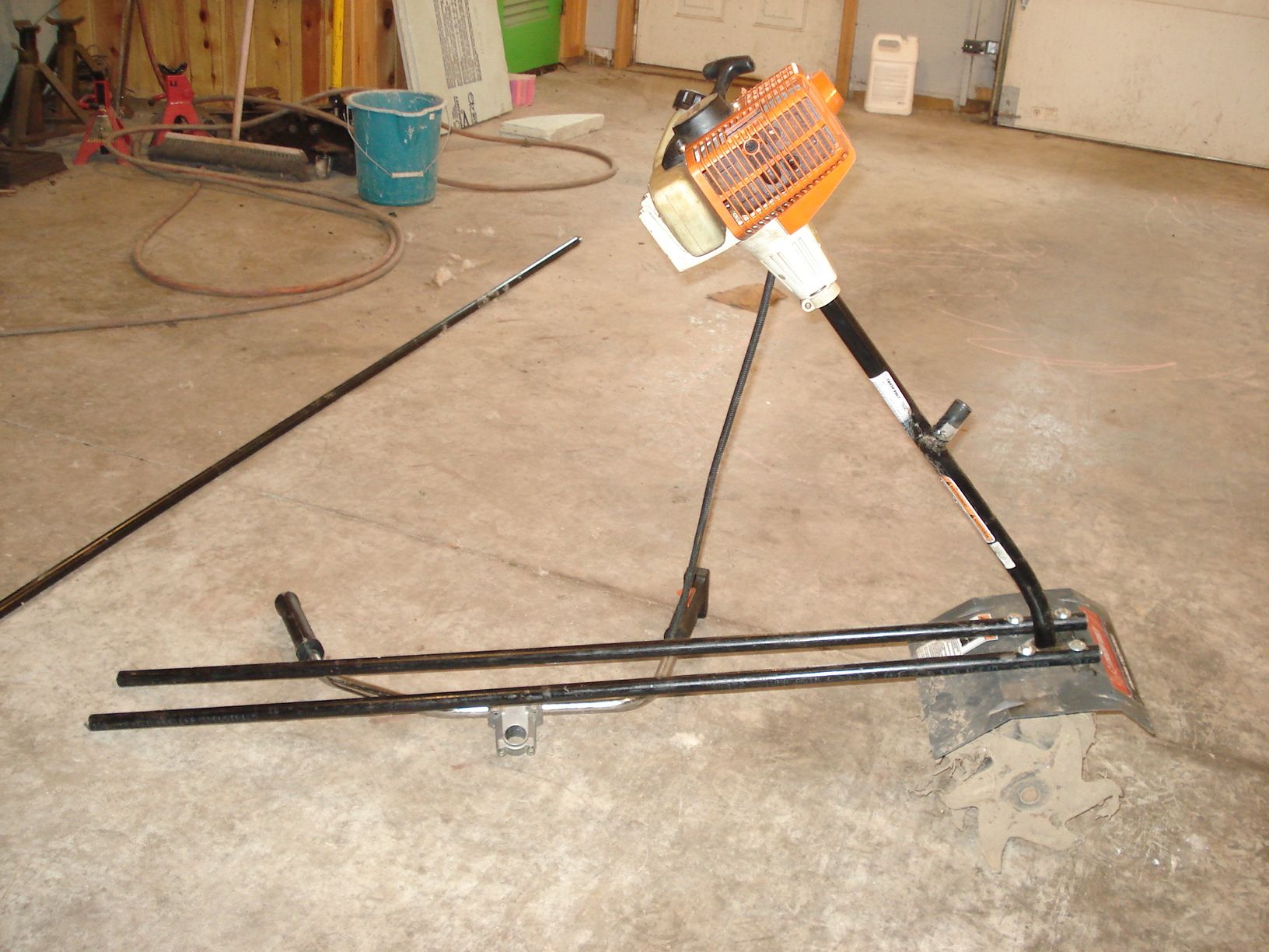 How to Make a "MAD MANTIS" Weedeater Cultivator 11 Steps (with