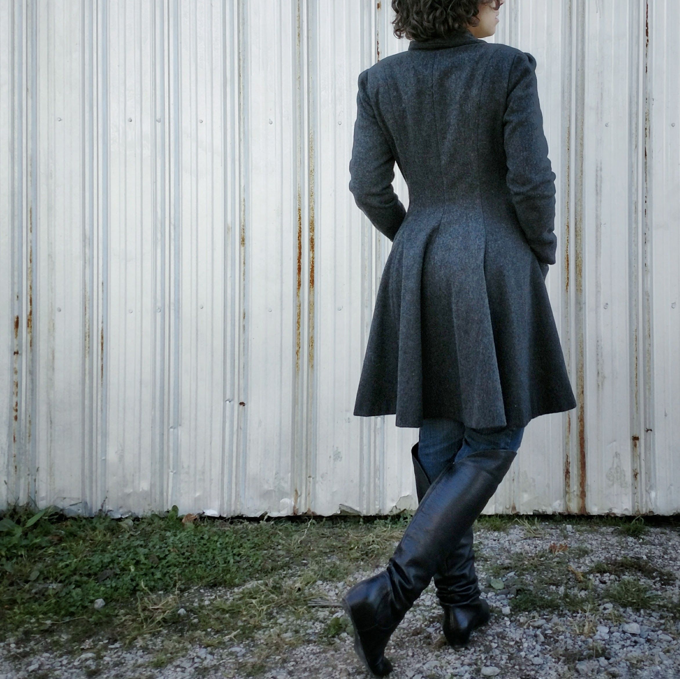 ジャケット・アウター volume wool tailored coat charcoal gray Ci Sono Charcoal Grey Wool Blend Rhinestone Button Waist Tie