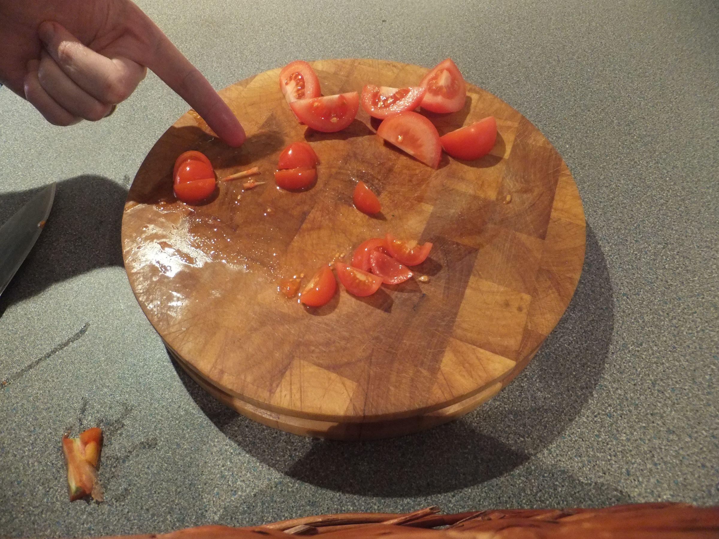 Chop tomatoes like a ninja