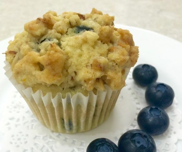 Buttery Blueberry Streusel Muffins
