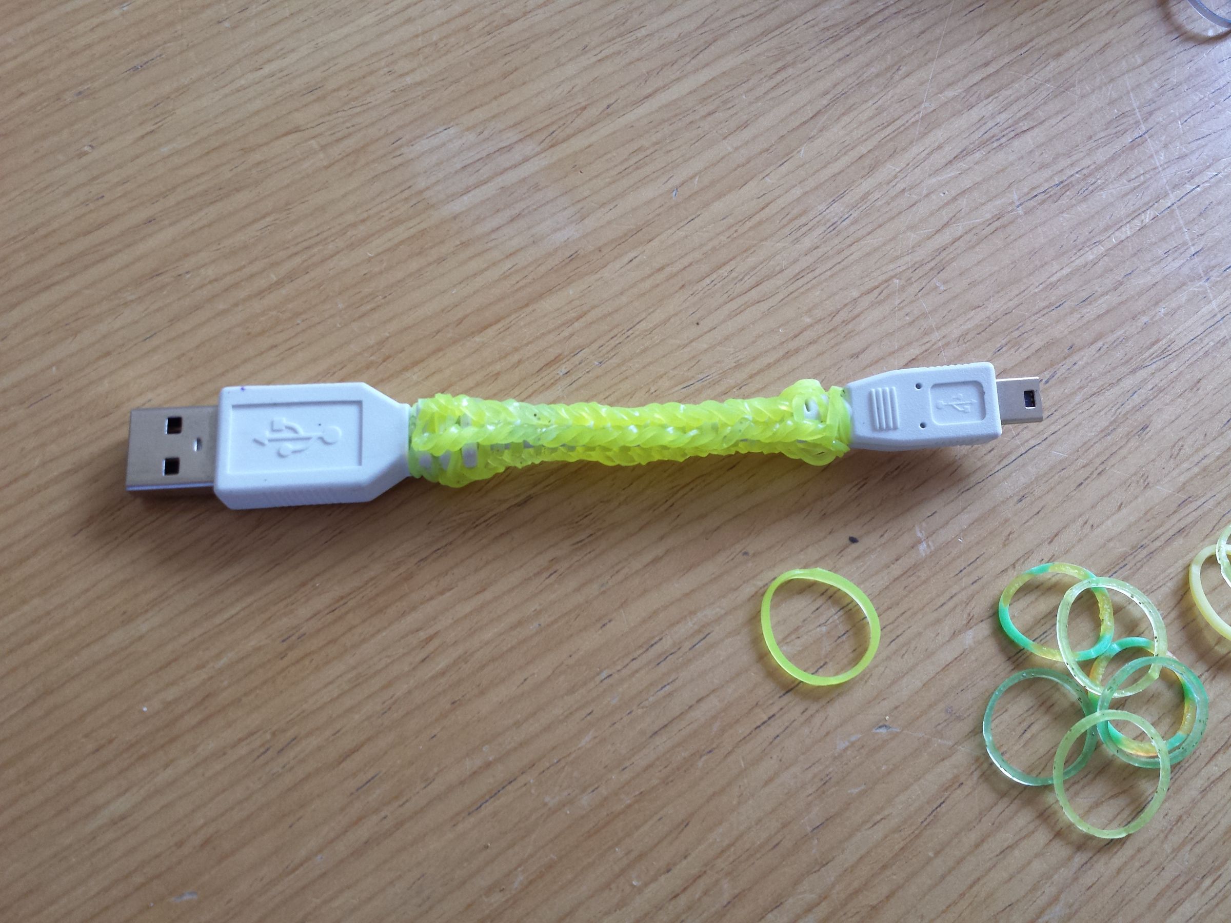 Jazz Up Your Cables (and More) With Rainbow Loom Bands