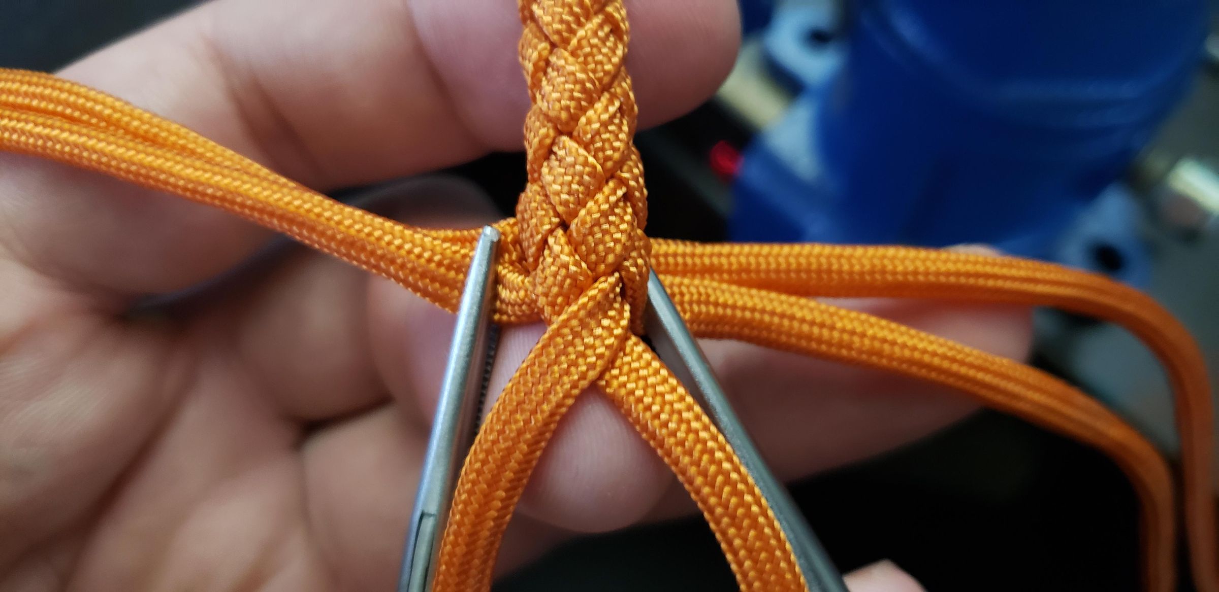 3 Tailed 24 Plait Paracord Bullwhip : 7 Steps - Instructables