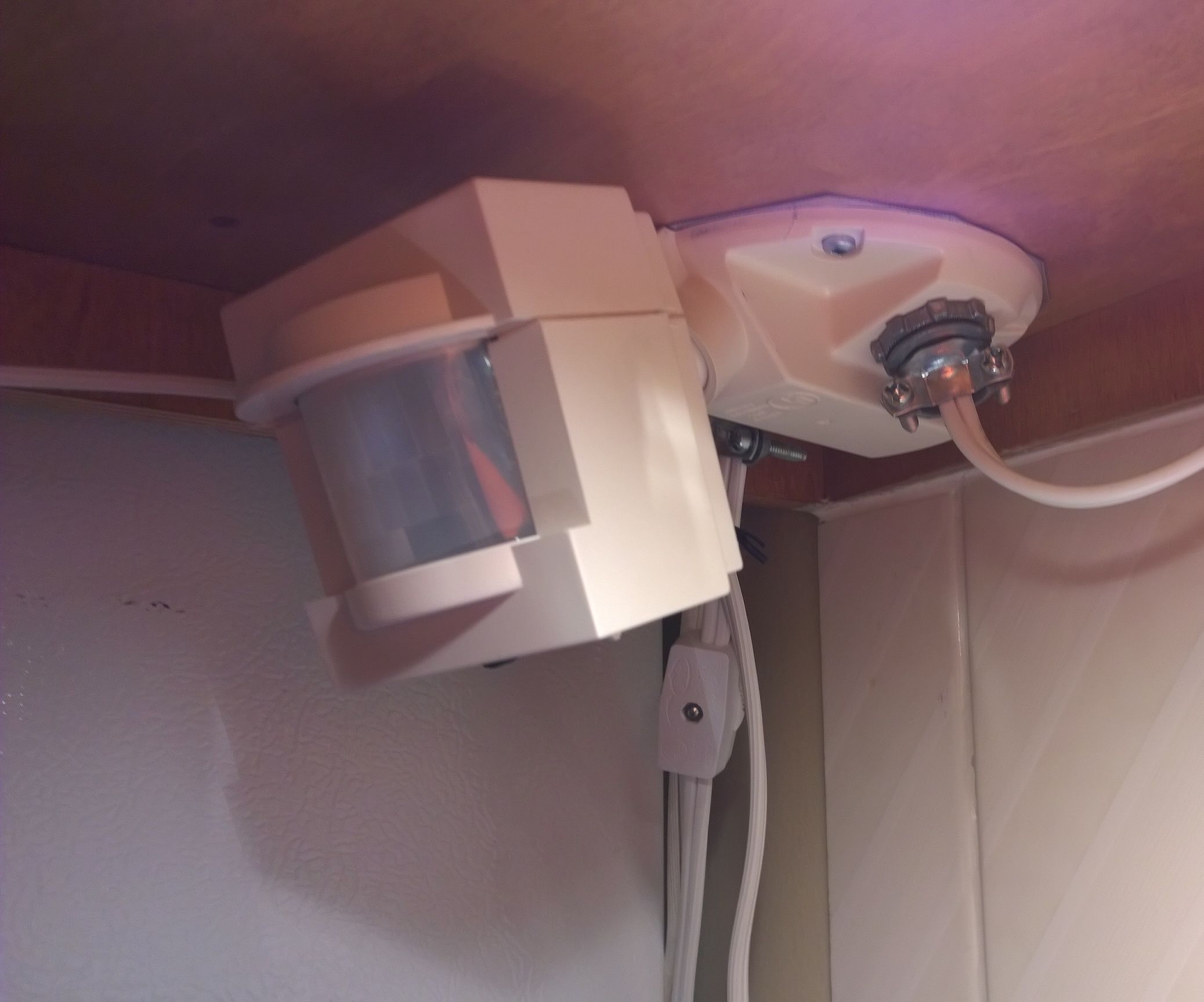 Under Cabinet Lighting Motion Sensor