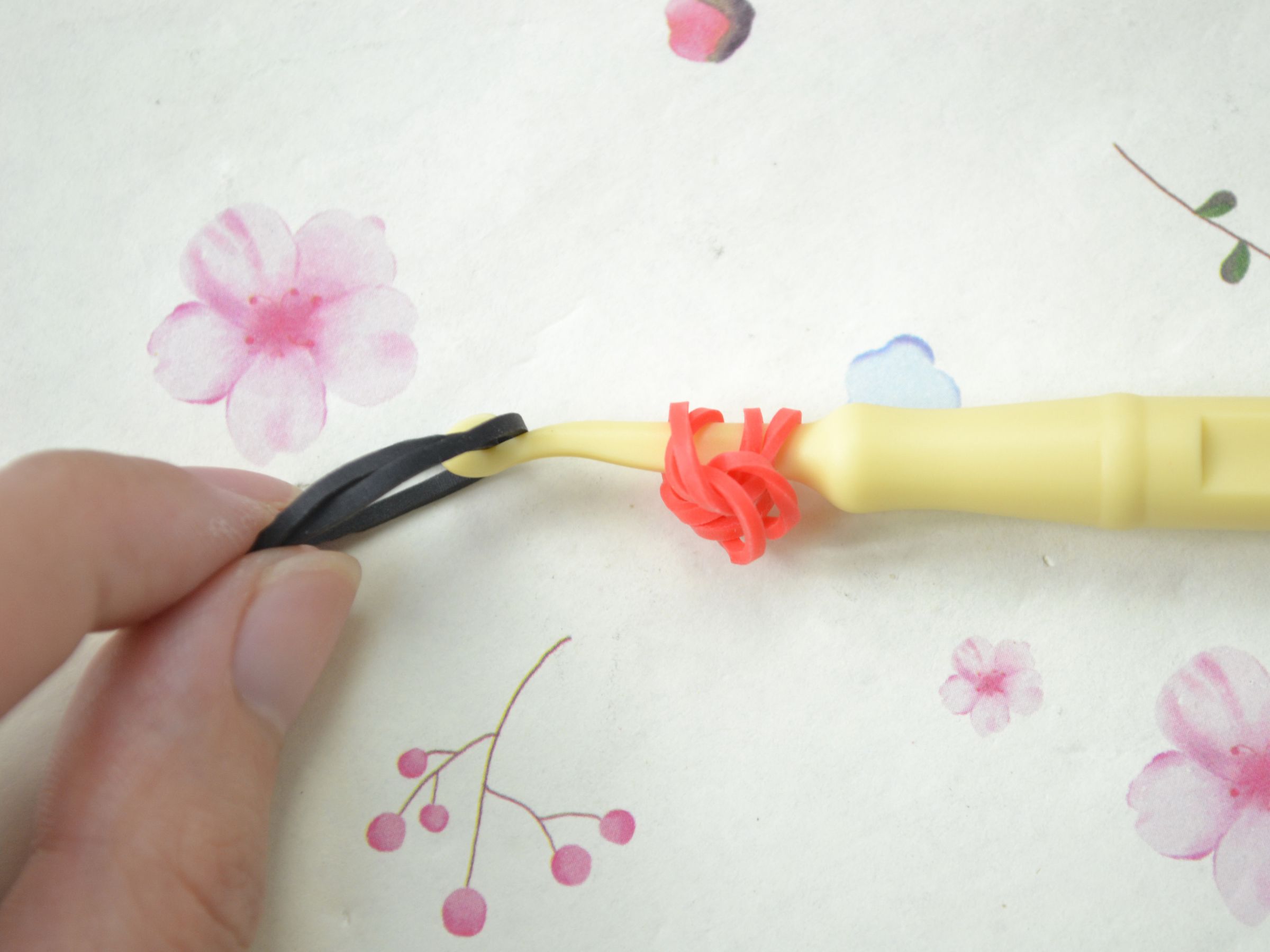 2 Steps Tutorial to Make Simple Rubber Band Cross Earrings Without a