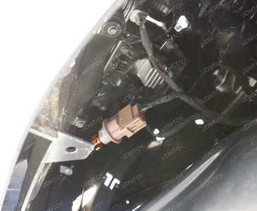 Unplug the Parking and Turn Signal Harnesses.