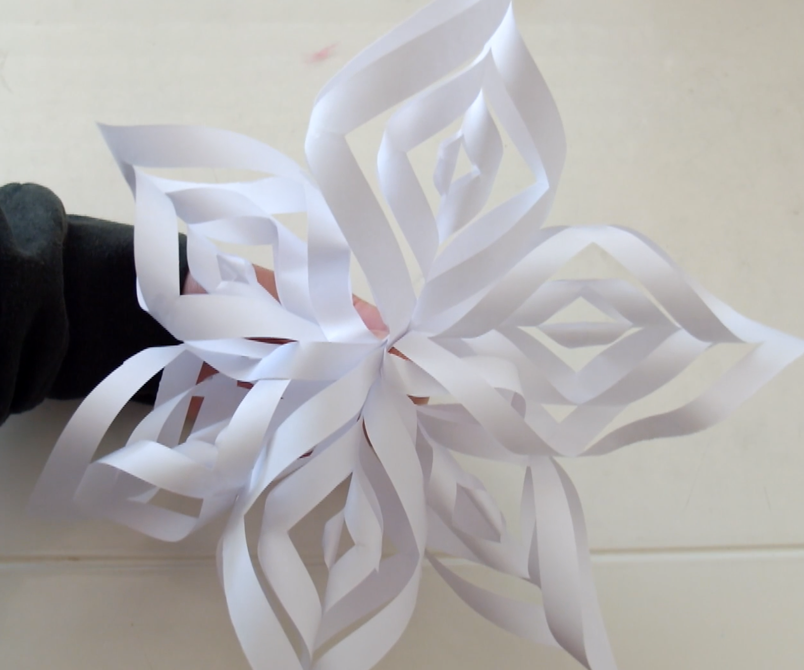 DIY 3D Paper Snowflake