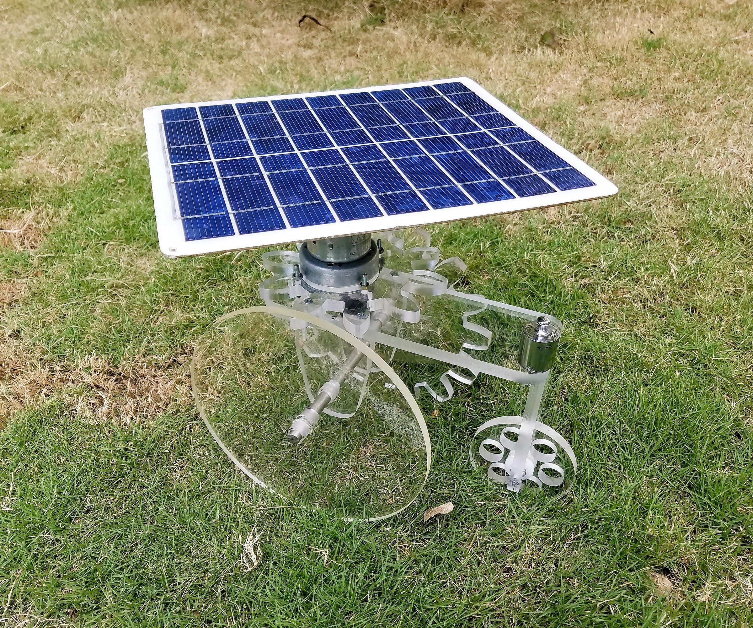 TOY TRACTOR WITH ROTATING SOLAR PANEL AND SPUR GEAR WHEEL