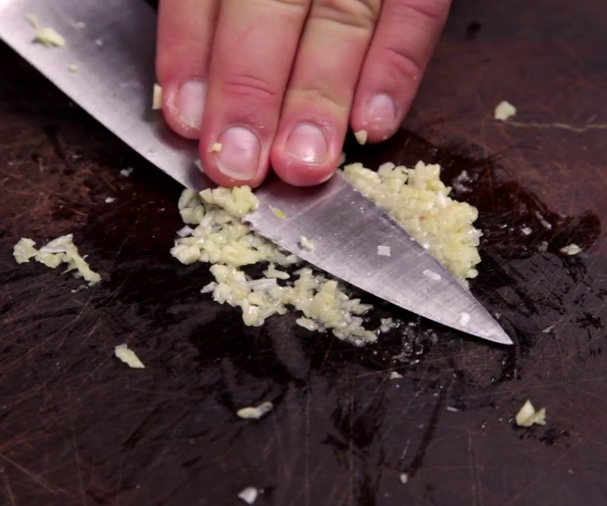 How to Quickly Mince Garlic - Food Basics