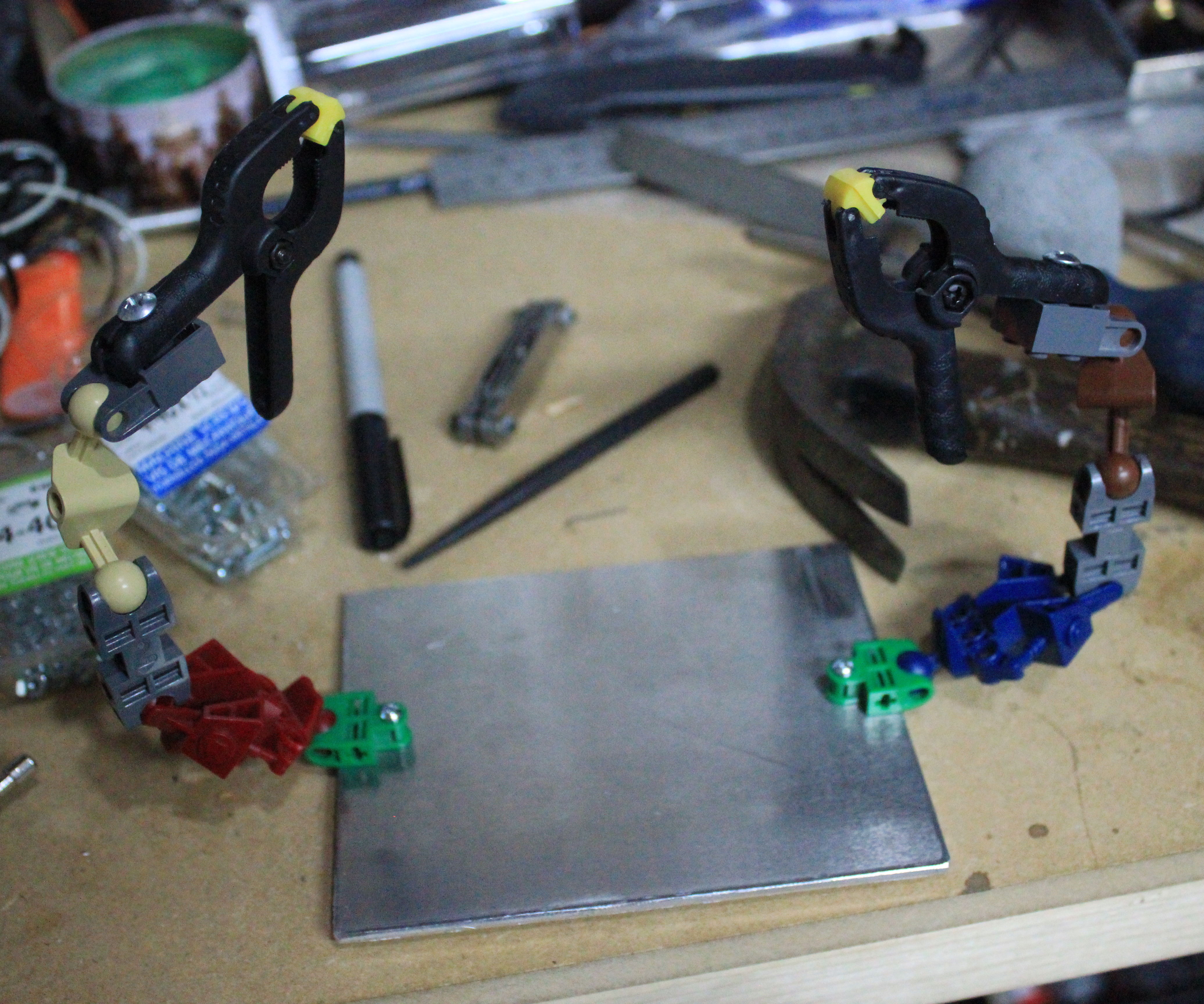 Making a Third Hand With Lego Parts
