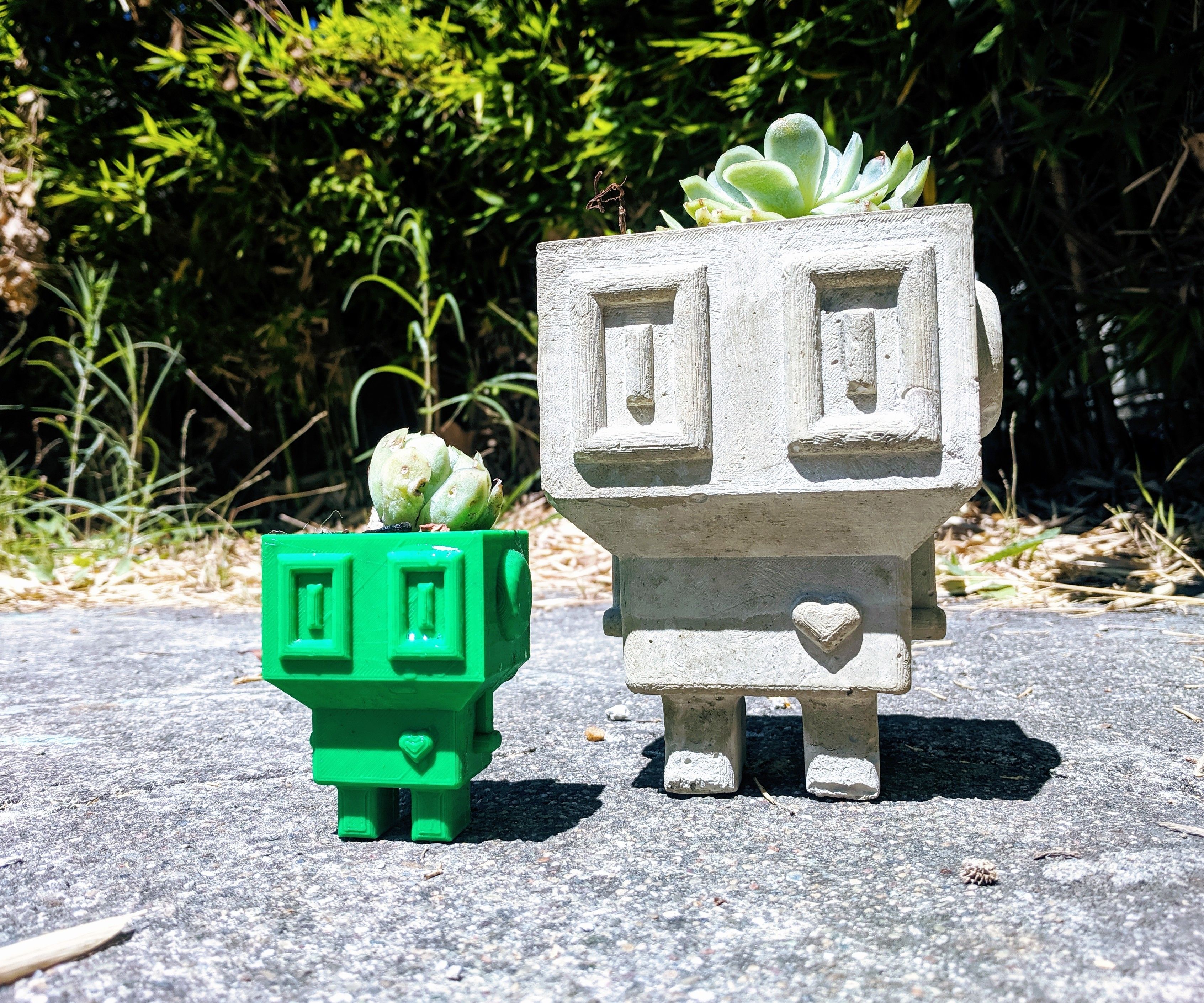 Lovebot❤ a Cement Planter