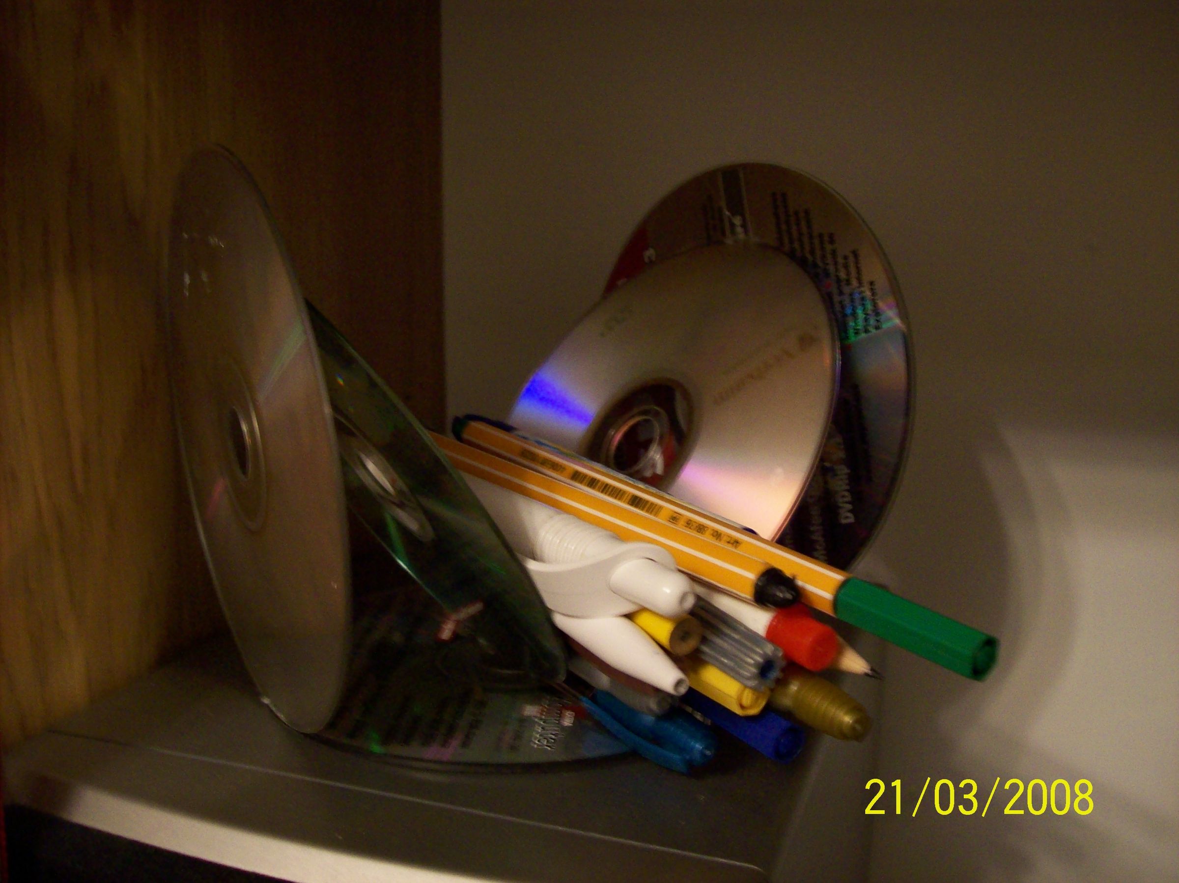 Make Use of CD's As a Pencil Holder