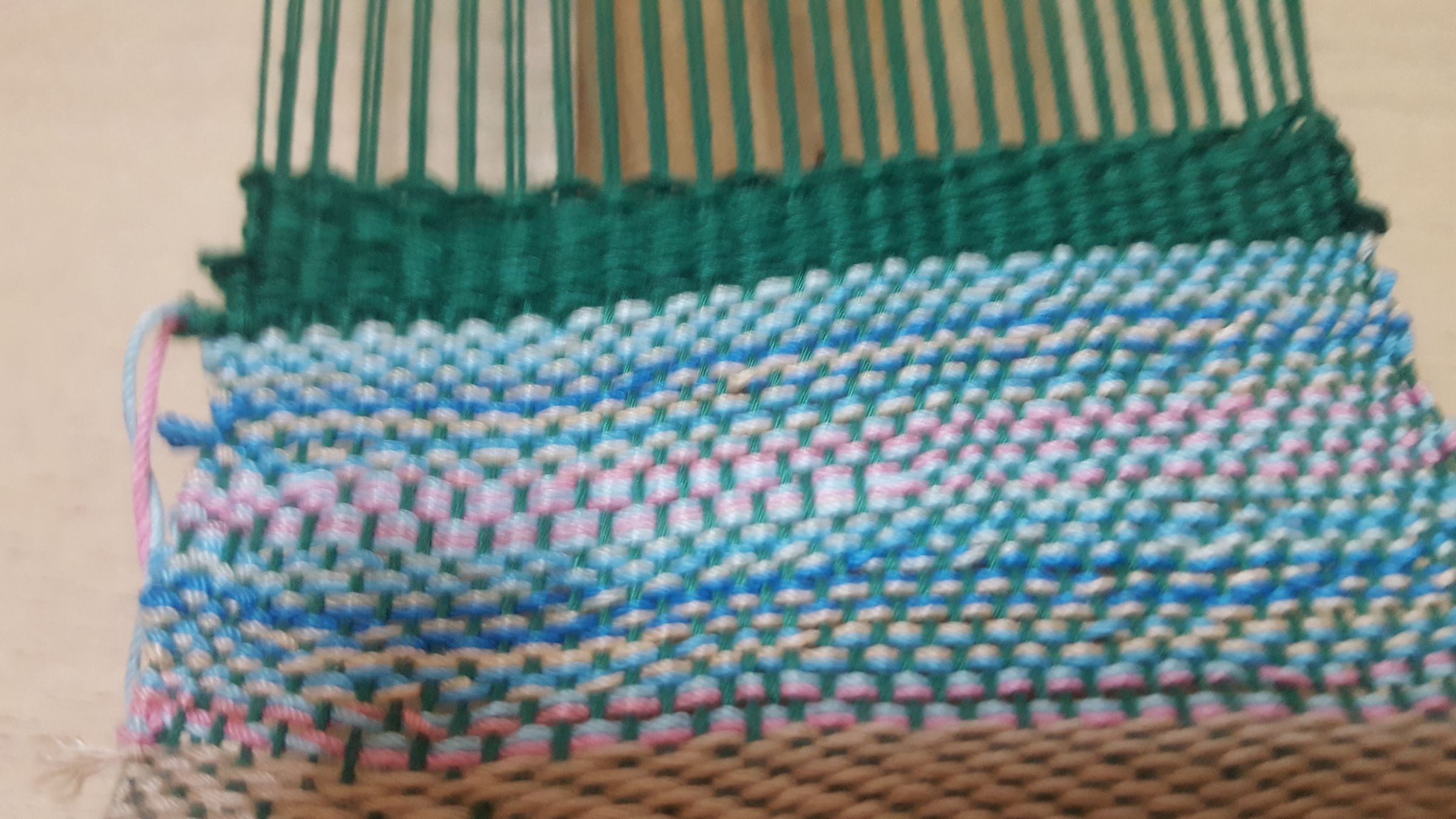 Basic Weaving Loom and Weaving Techniques 6 Steps (with Pictures