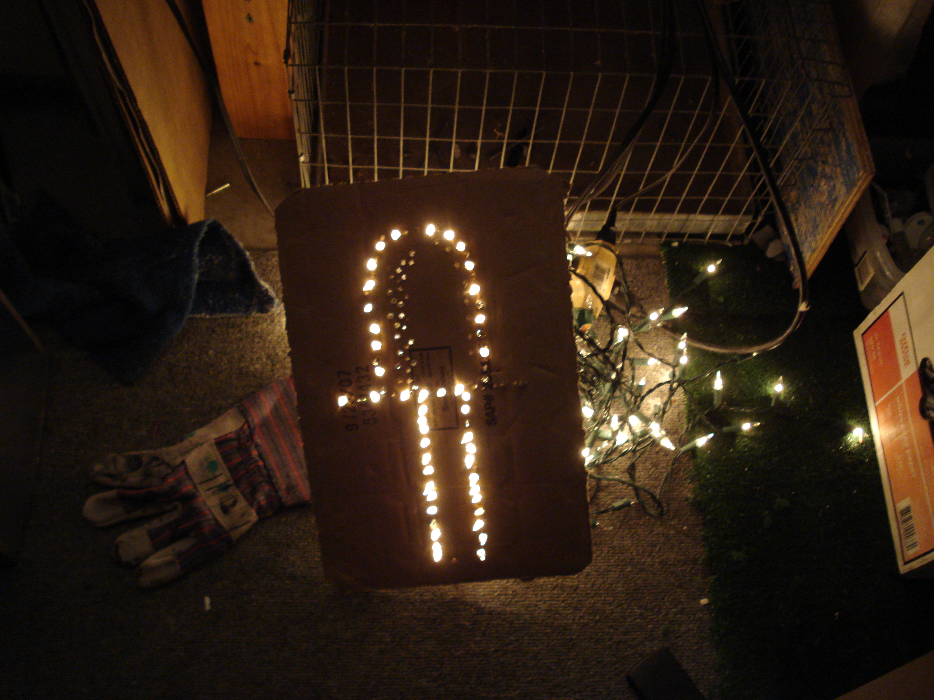 Jerry-rig Your Old Christmas Lights Into a Led Board 