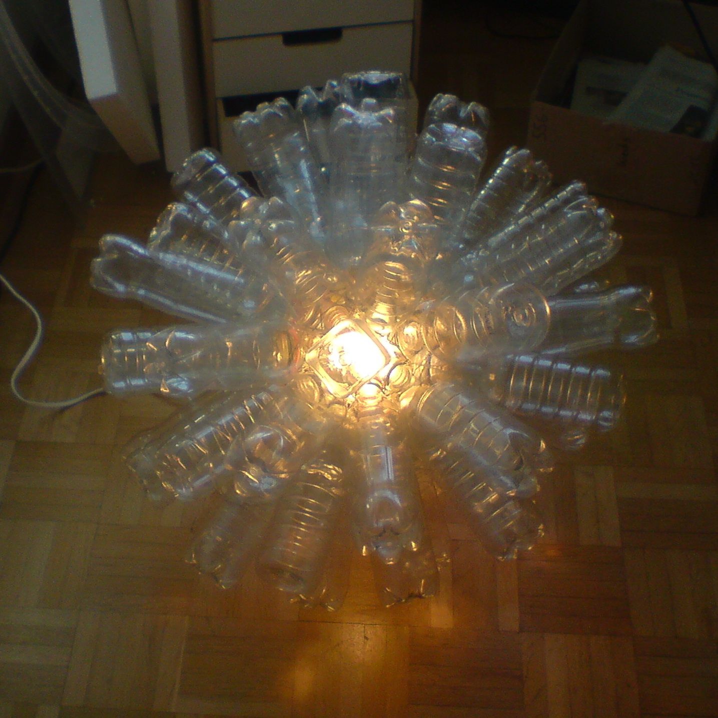 How to Build an Intriguing-looking But Simple Lamp Made of Plastic Bottles