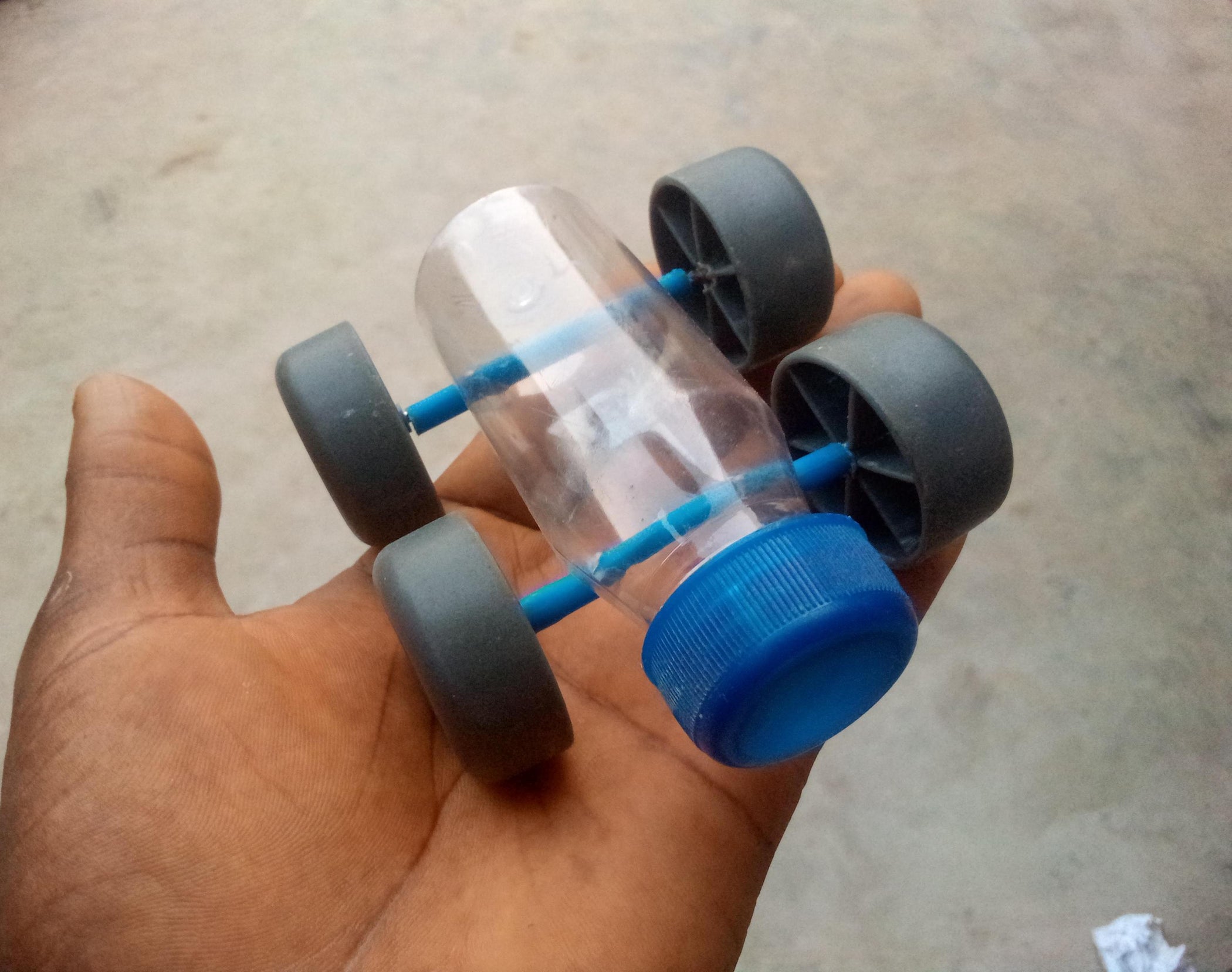 how to make a car using plastic bottle