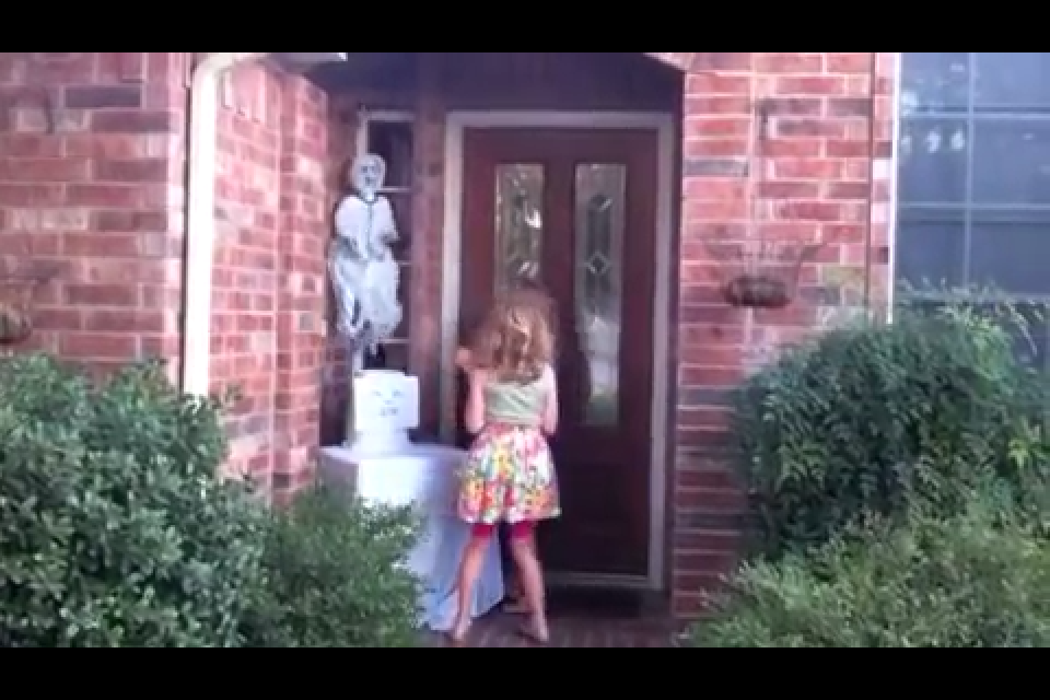 DIY How To Scare Trick or Treaters