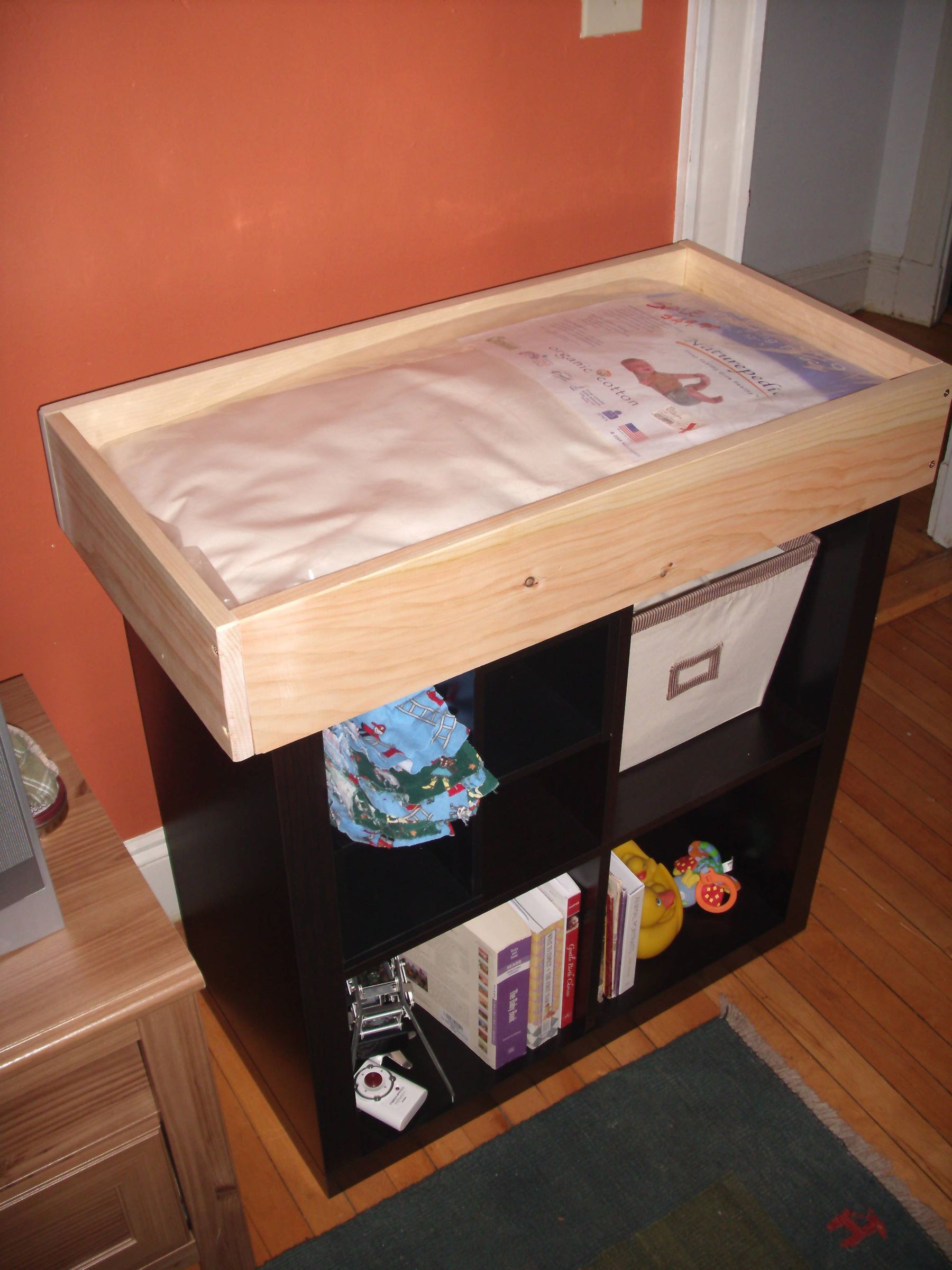Baby Changing Tray That Fits on Top of a Bookshelf 7 Steps