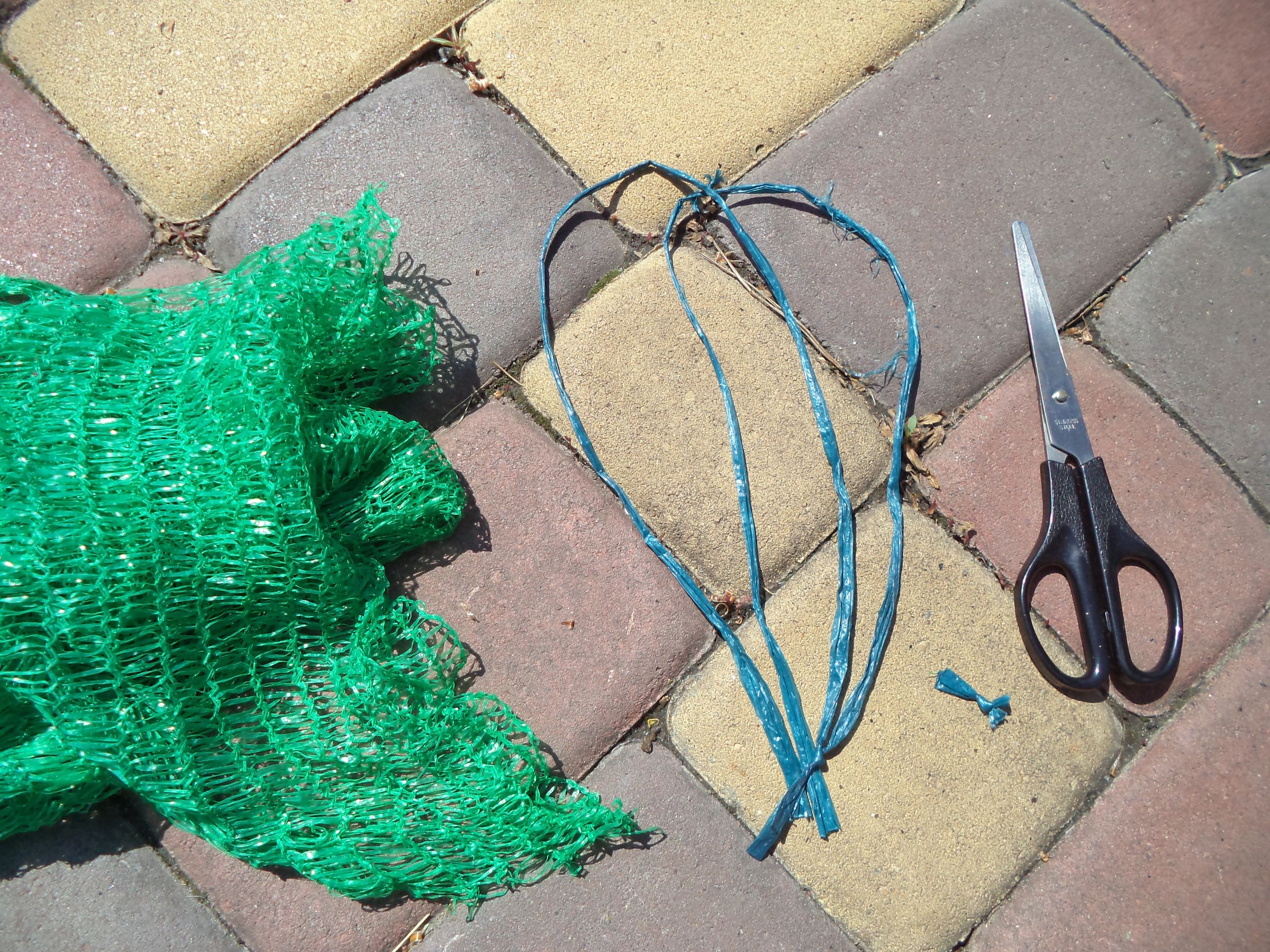 How to Make a Sponge Out of Plastic Mesh Bag 7 Steps (with Pictures