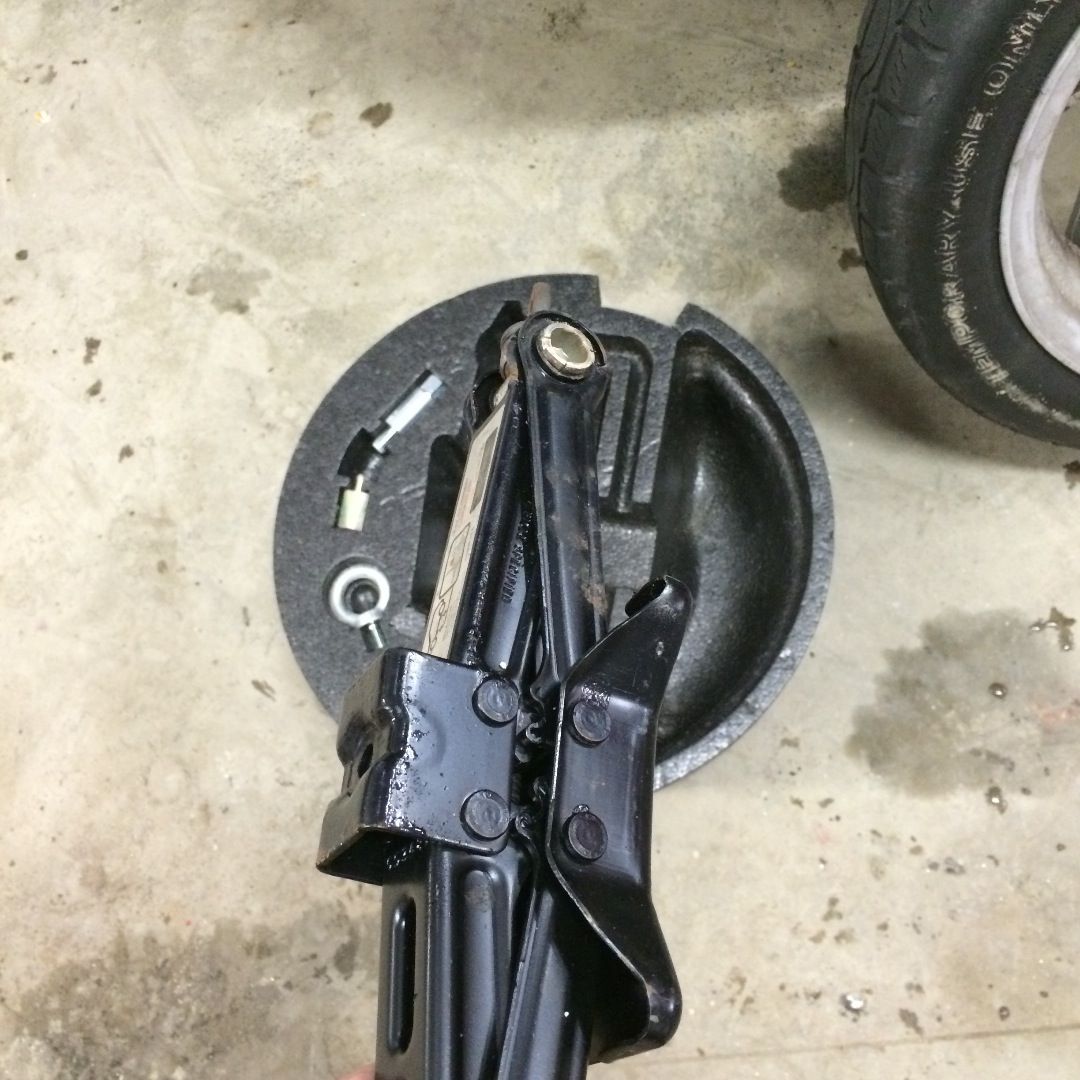 How to Change a Tire 13 Steps (with Pictures) Instructables