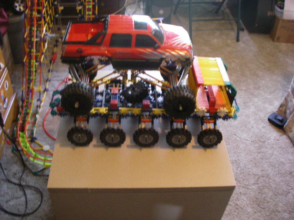 Knex 10 Wheeled Crawler (Instructable)