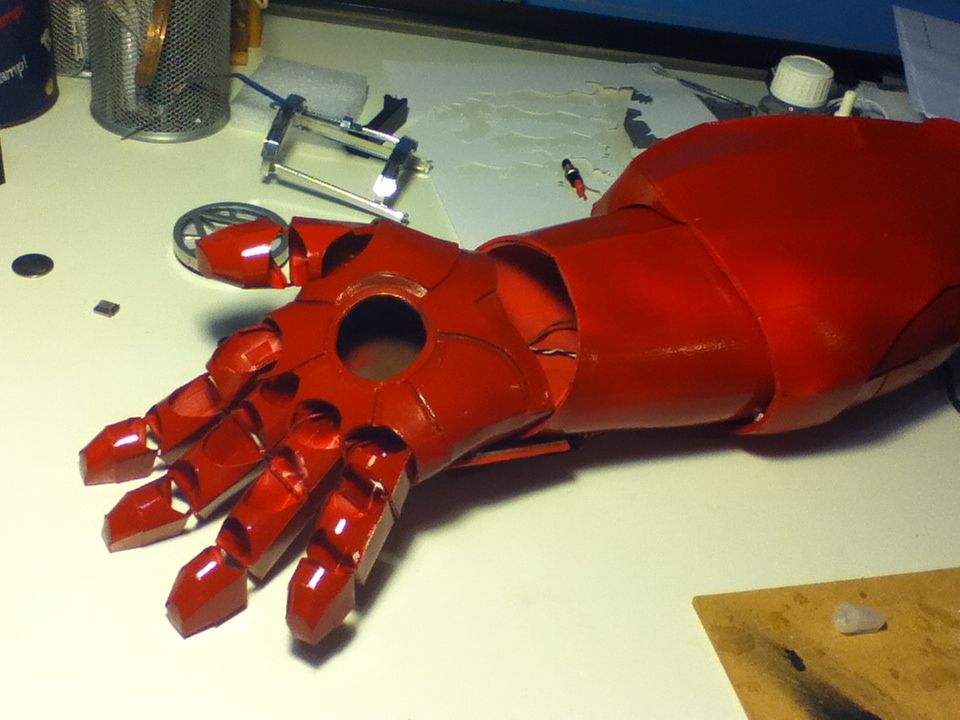 Iron Man Mark 7 Portable Hand-mounted Auto-attatched Repulsor/Coilgun/Tazer