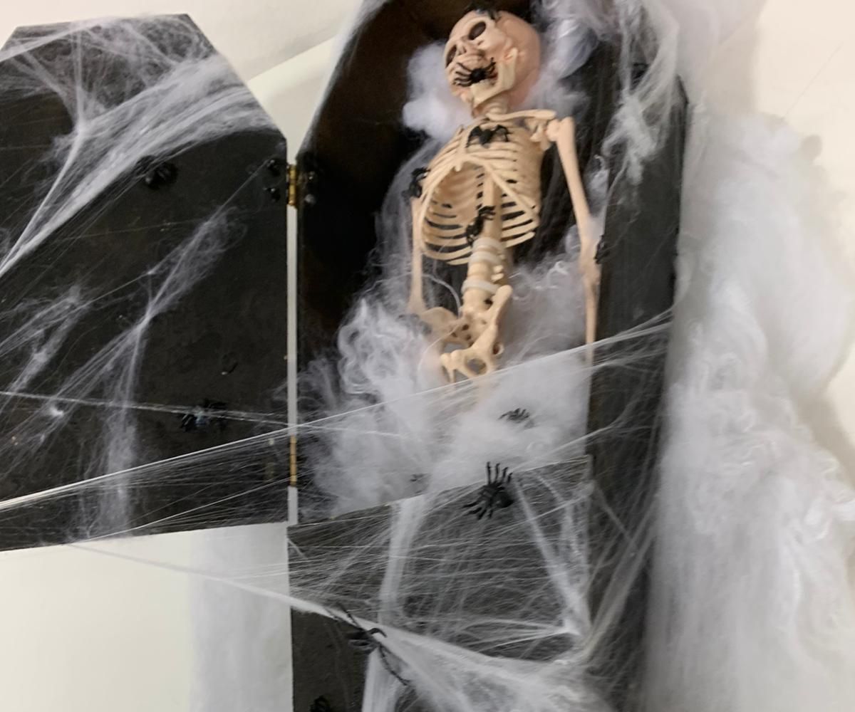 THE LIVE SKELETON